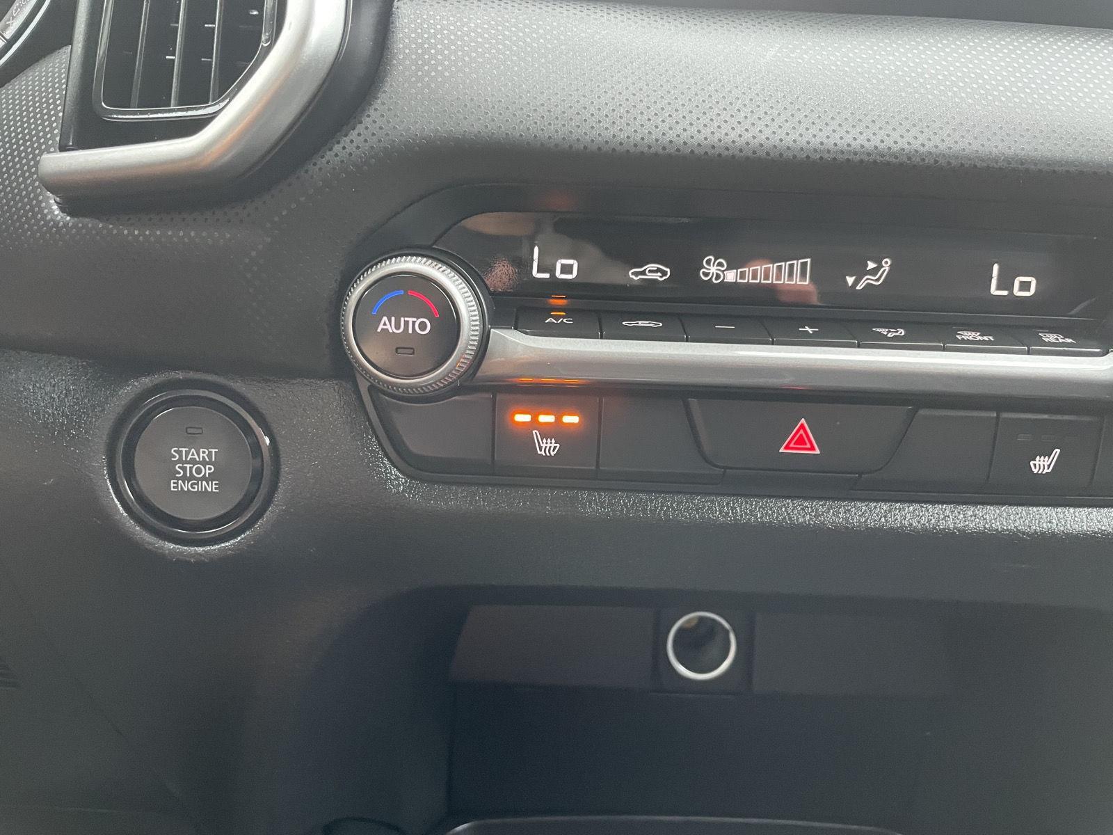 Vehicle photo 26