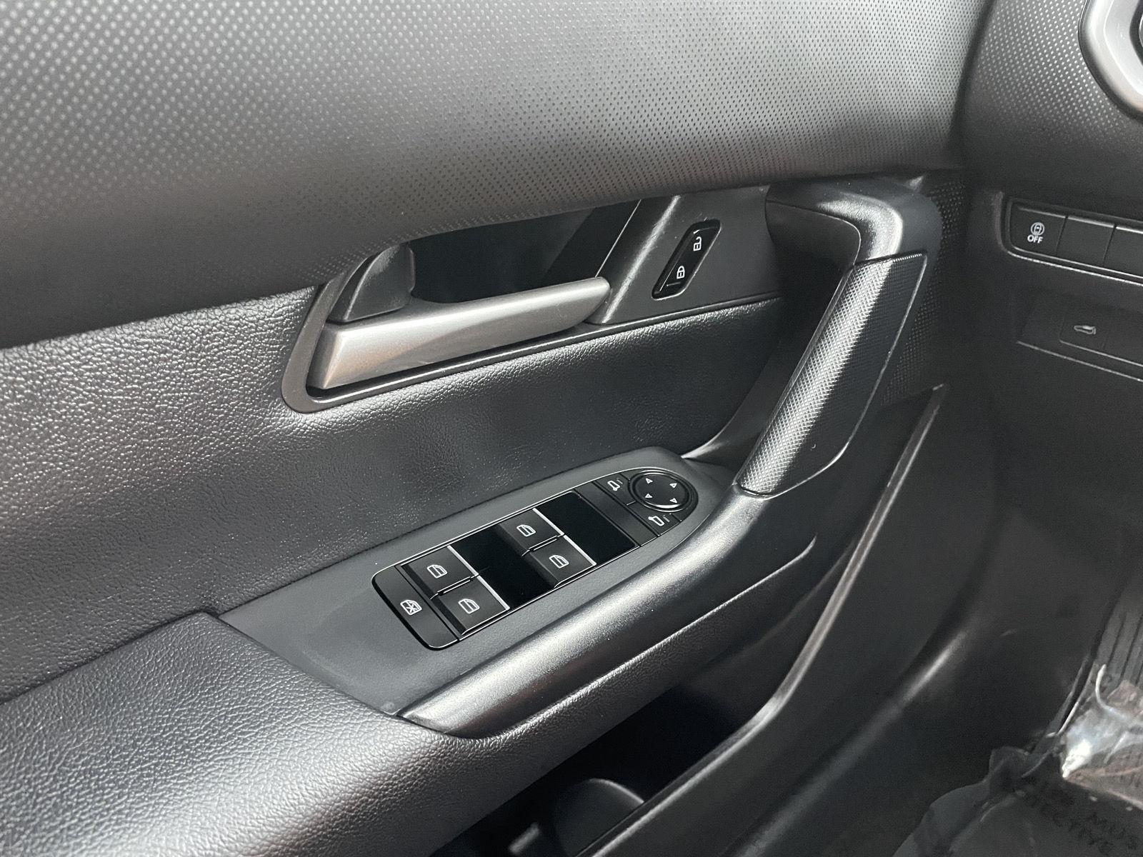Vehicle photo 27