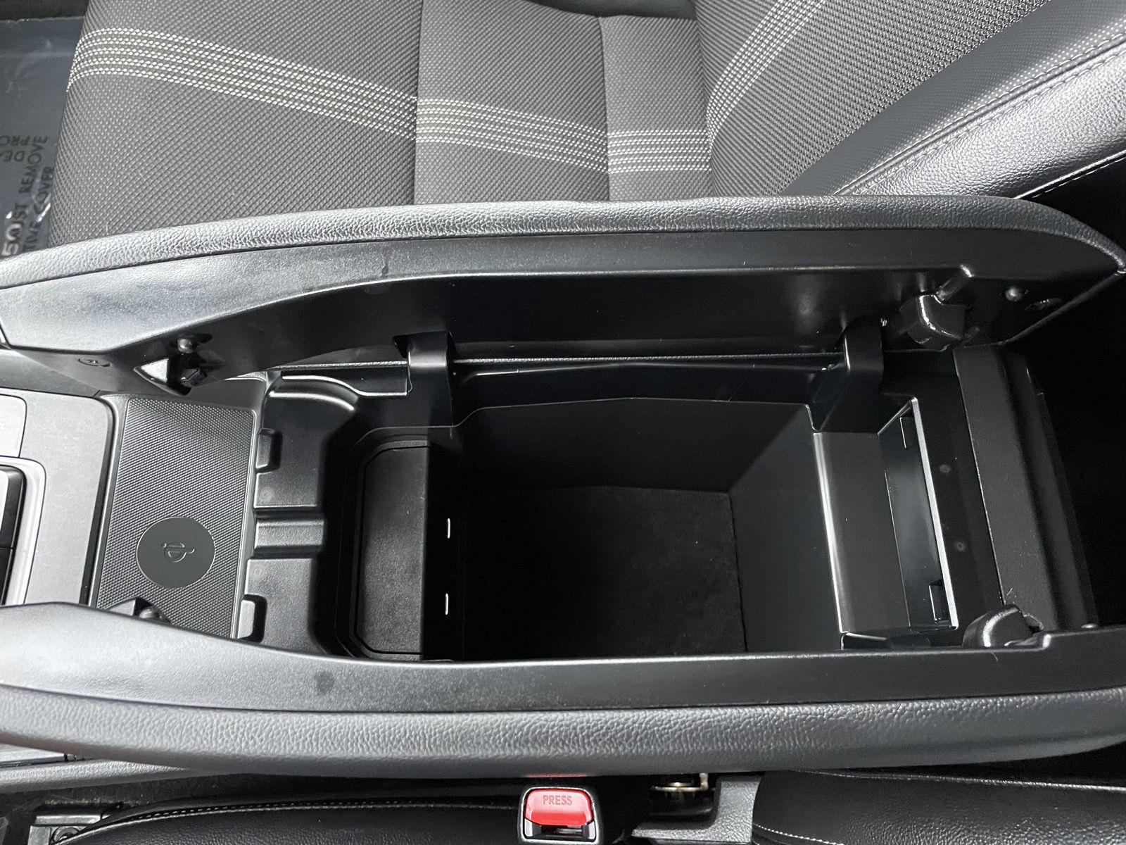 Vehicle photo 30