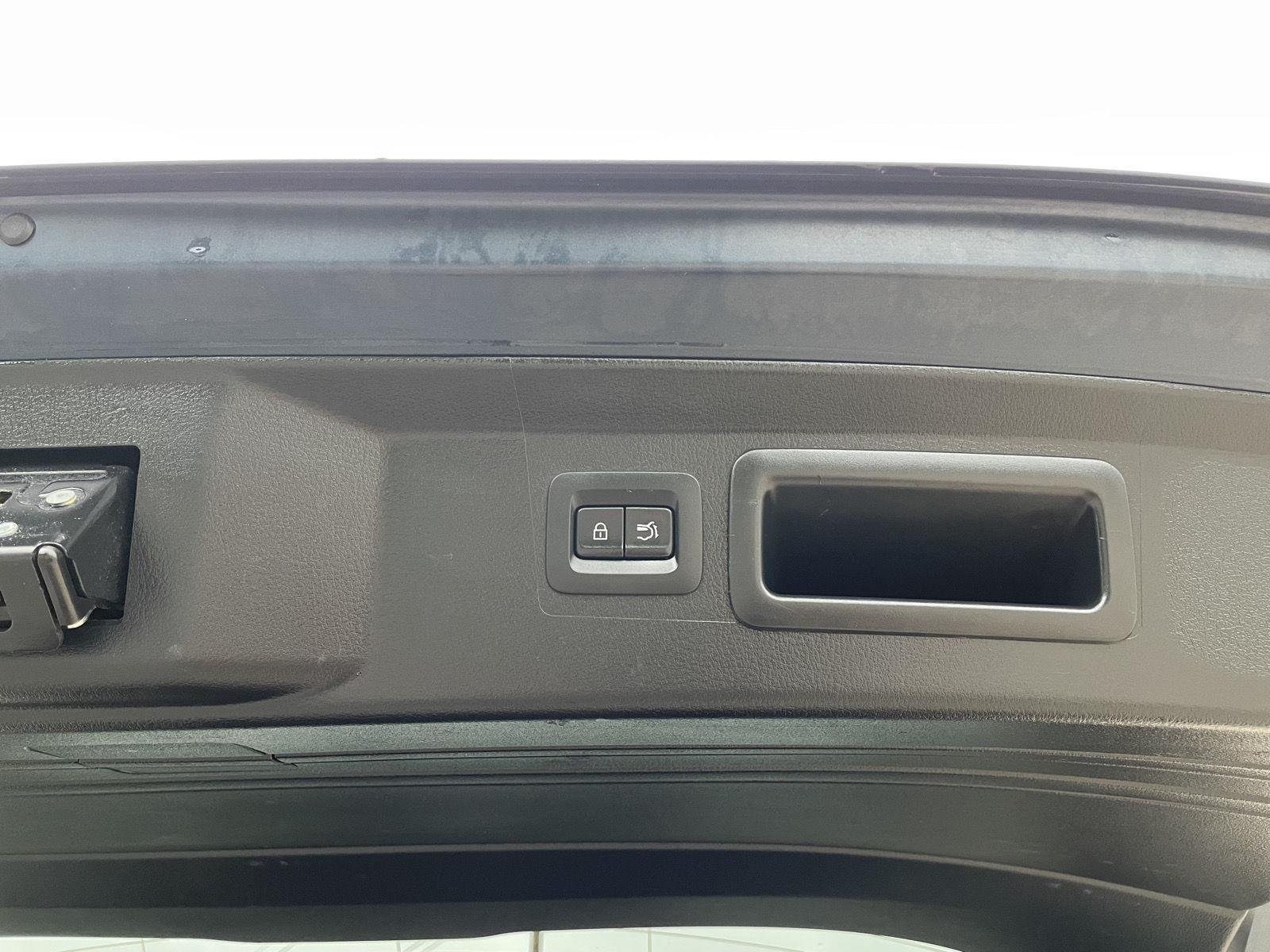 Vehicle photo 35