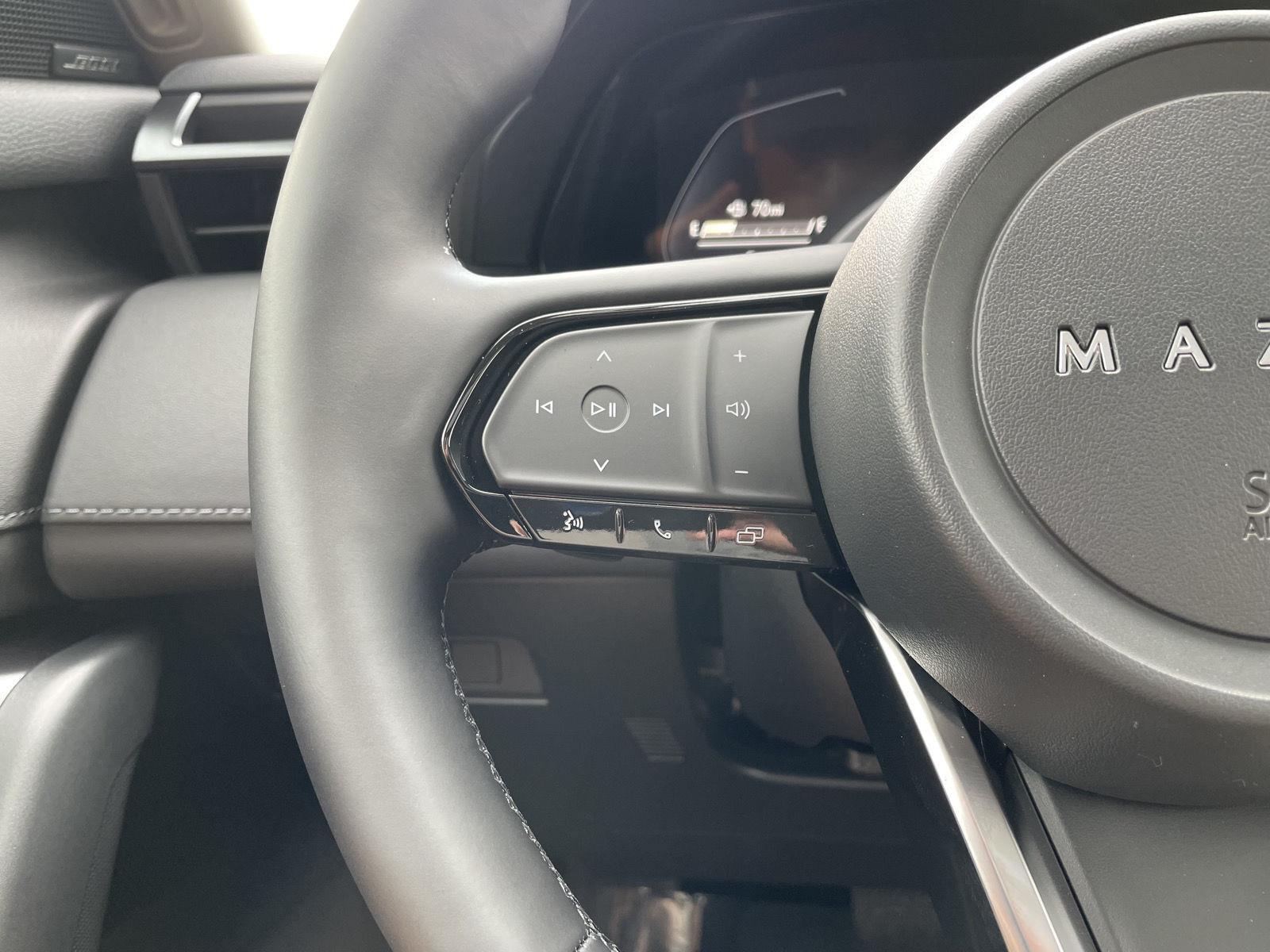 Vehicle photo 12