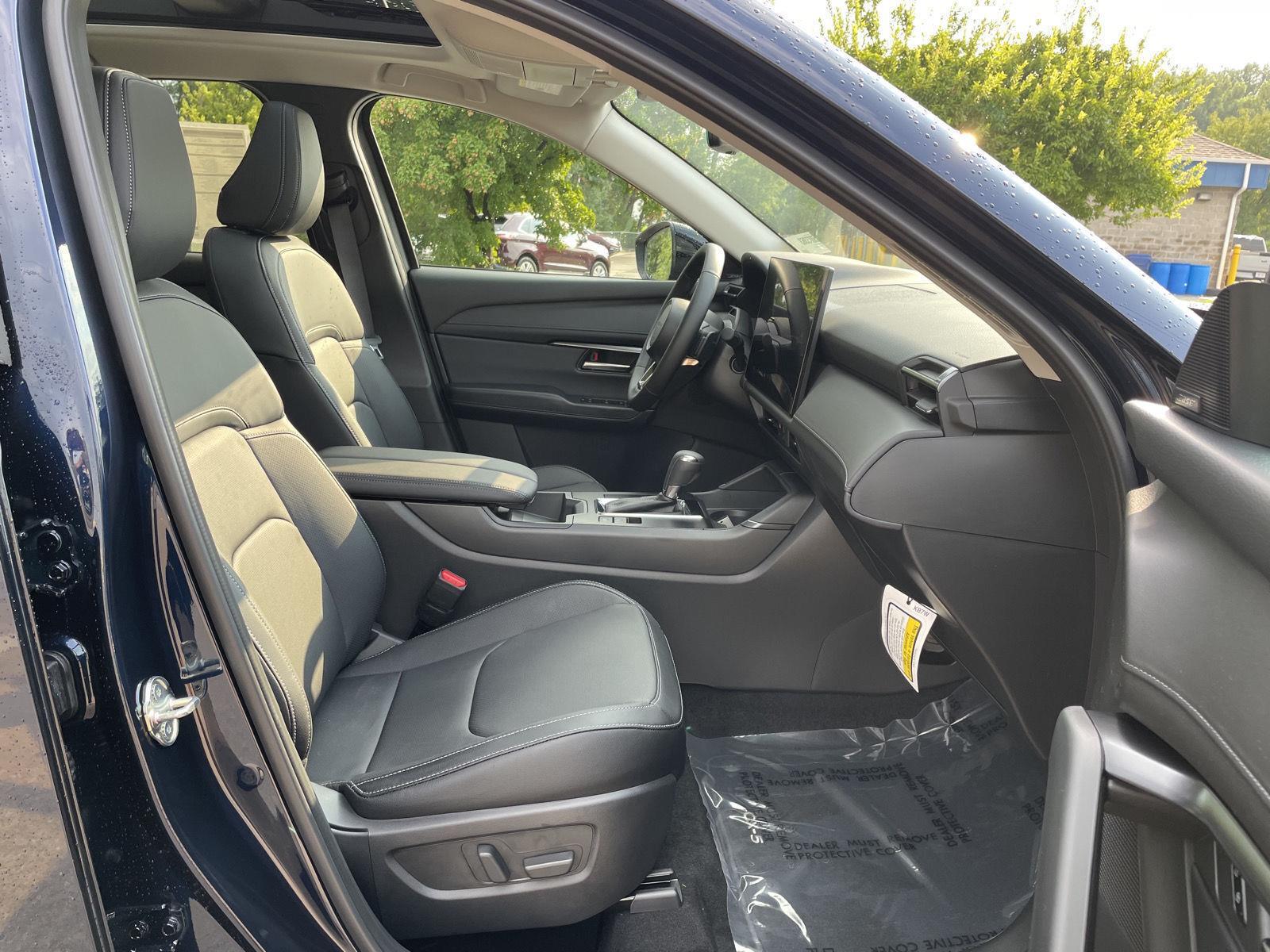 Vehicle photo 18