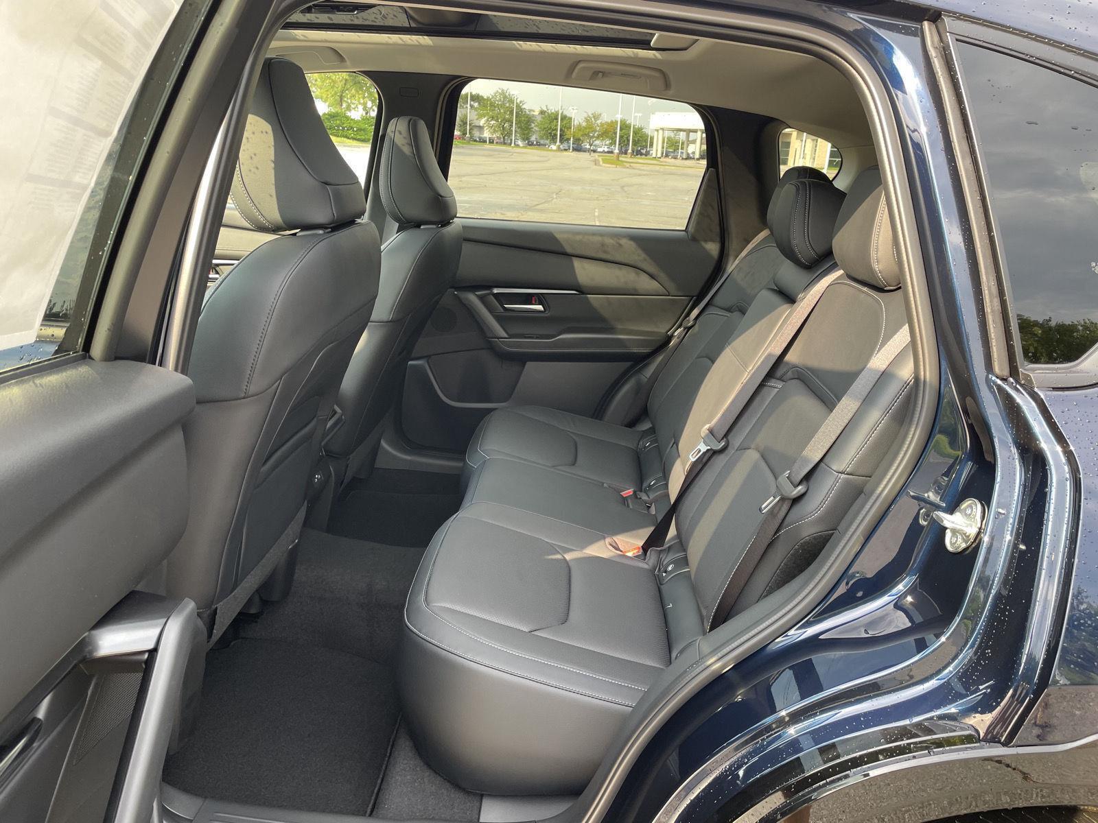 Vehicle photo 19