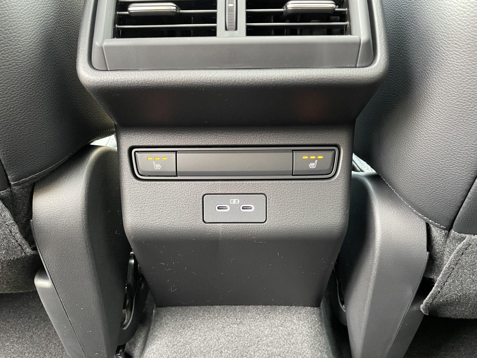 Vehicle photo 20