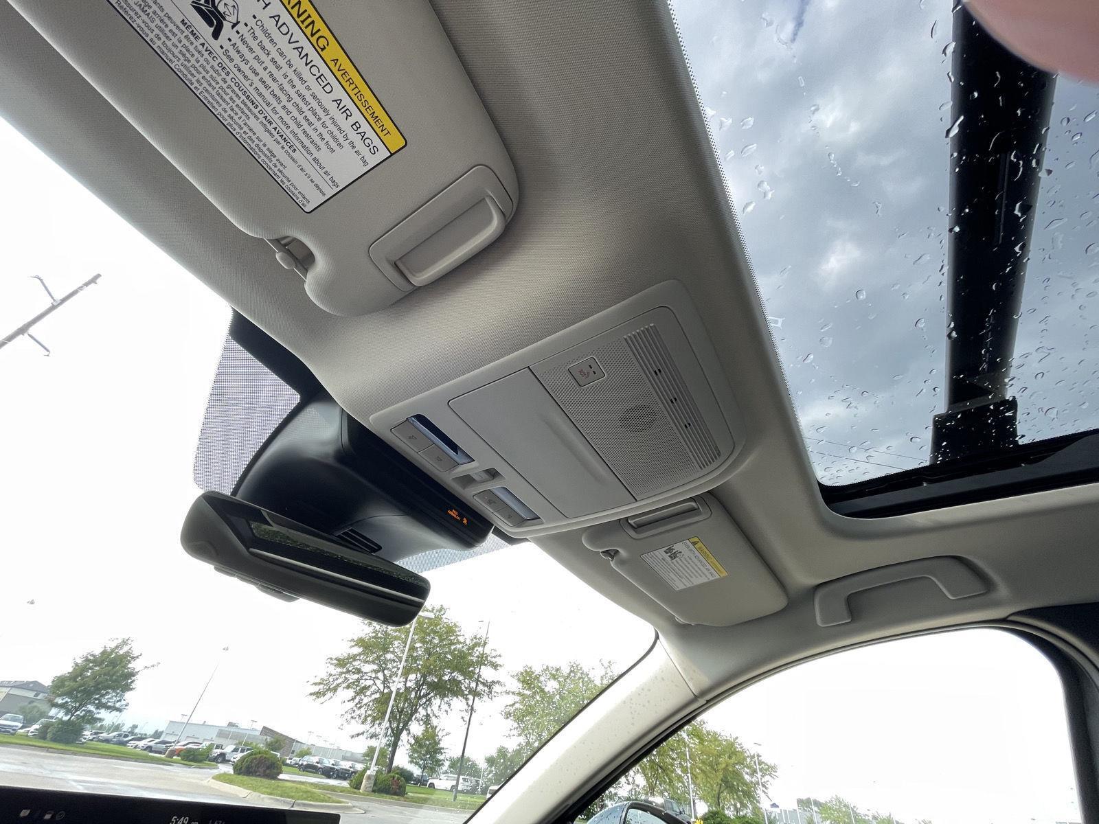 Vehicle photo 21