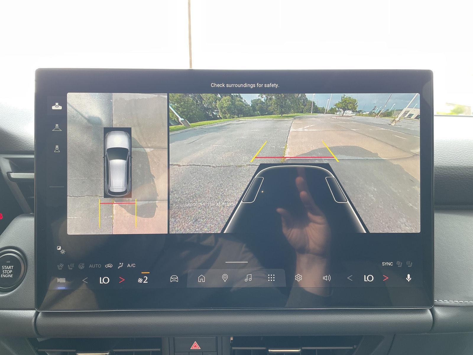 Vehicle photo 24