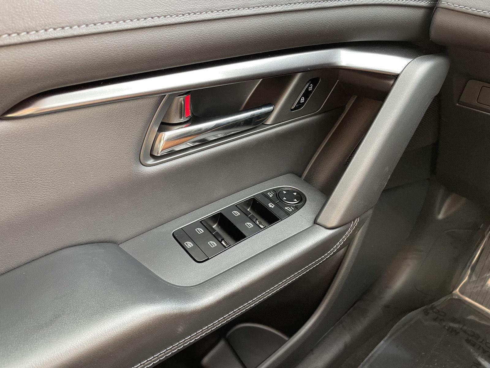 Vehicle photo 28