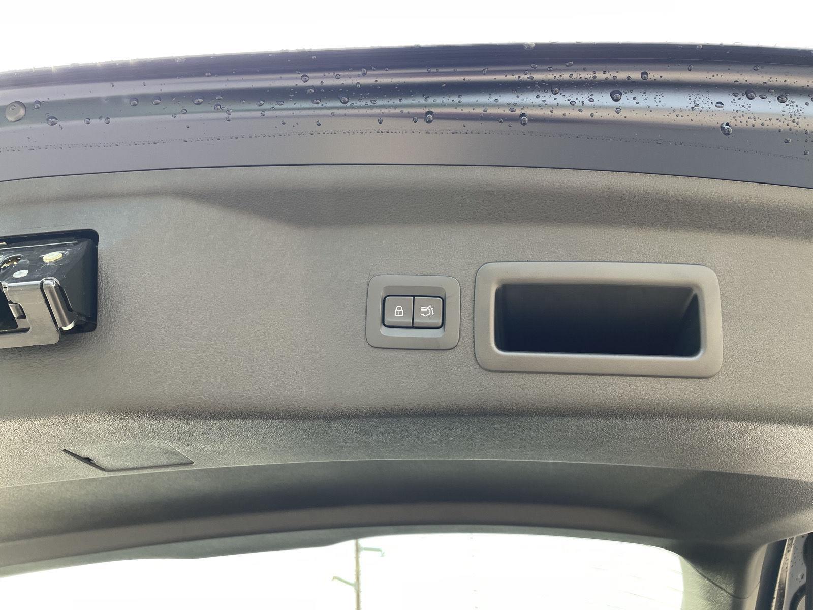 Vehicle photo 36