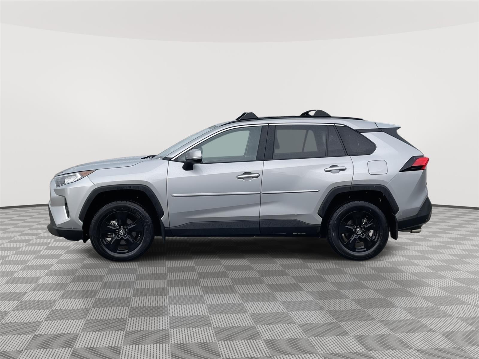 Vehicle photo 2