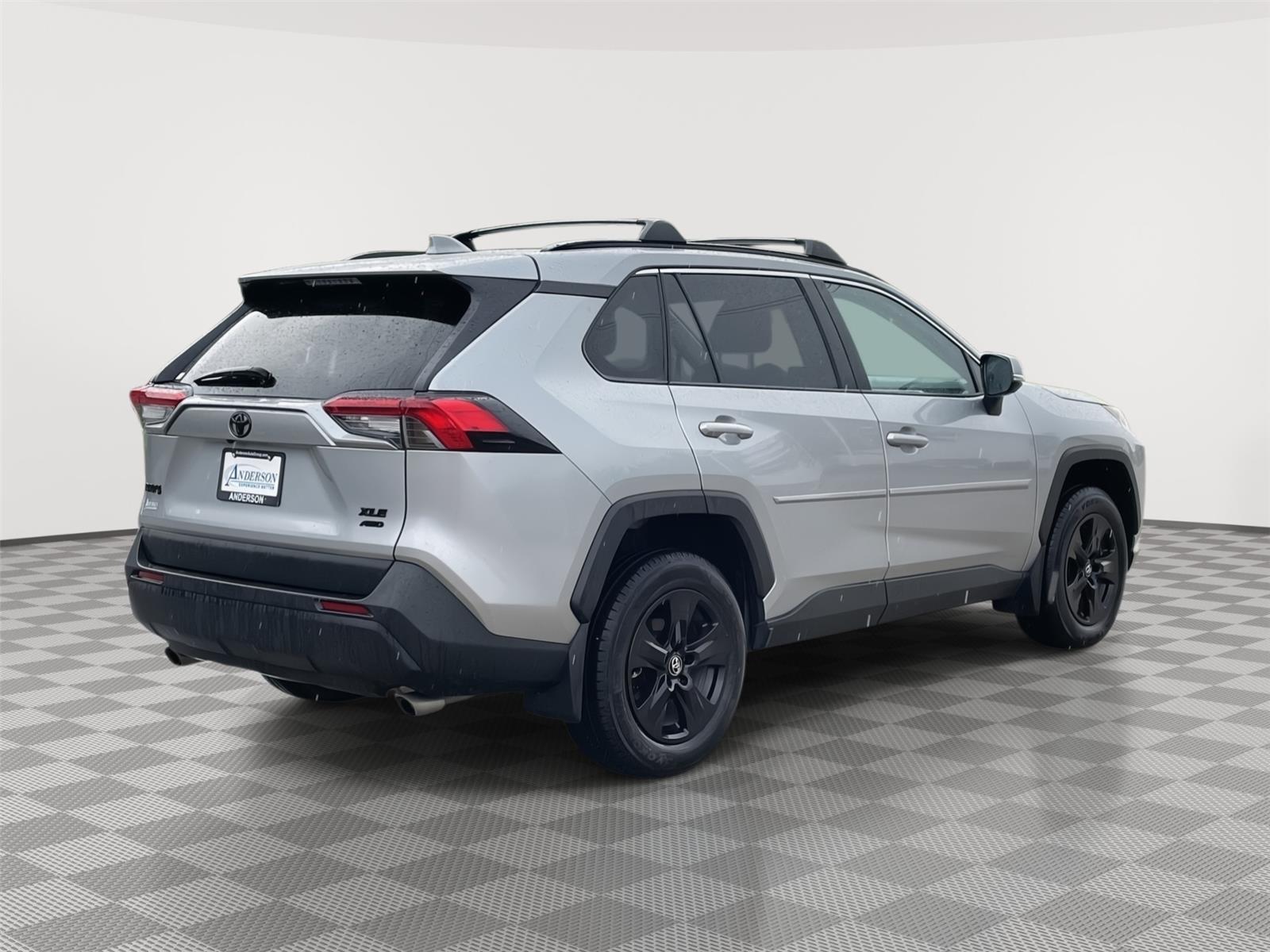 Vehicle photo 7