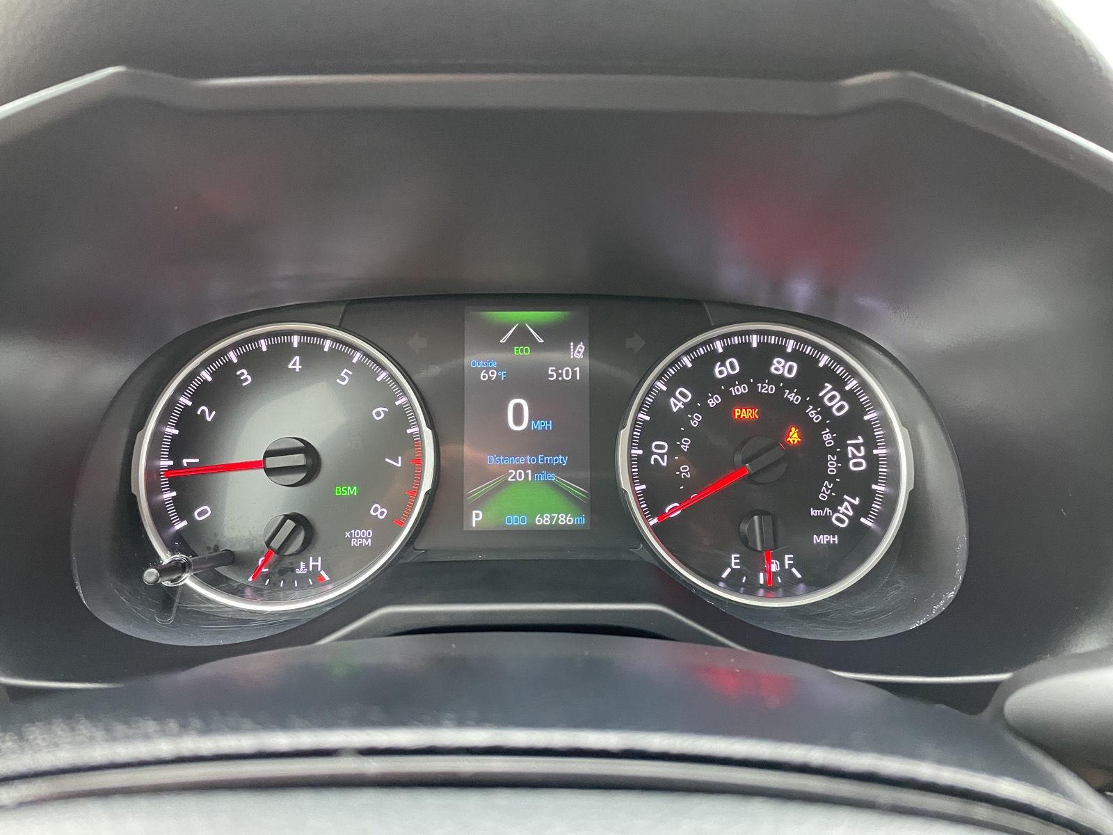 Vehicle photo 15