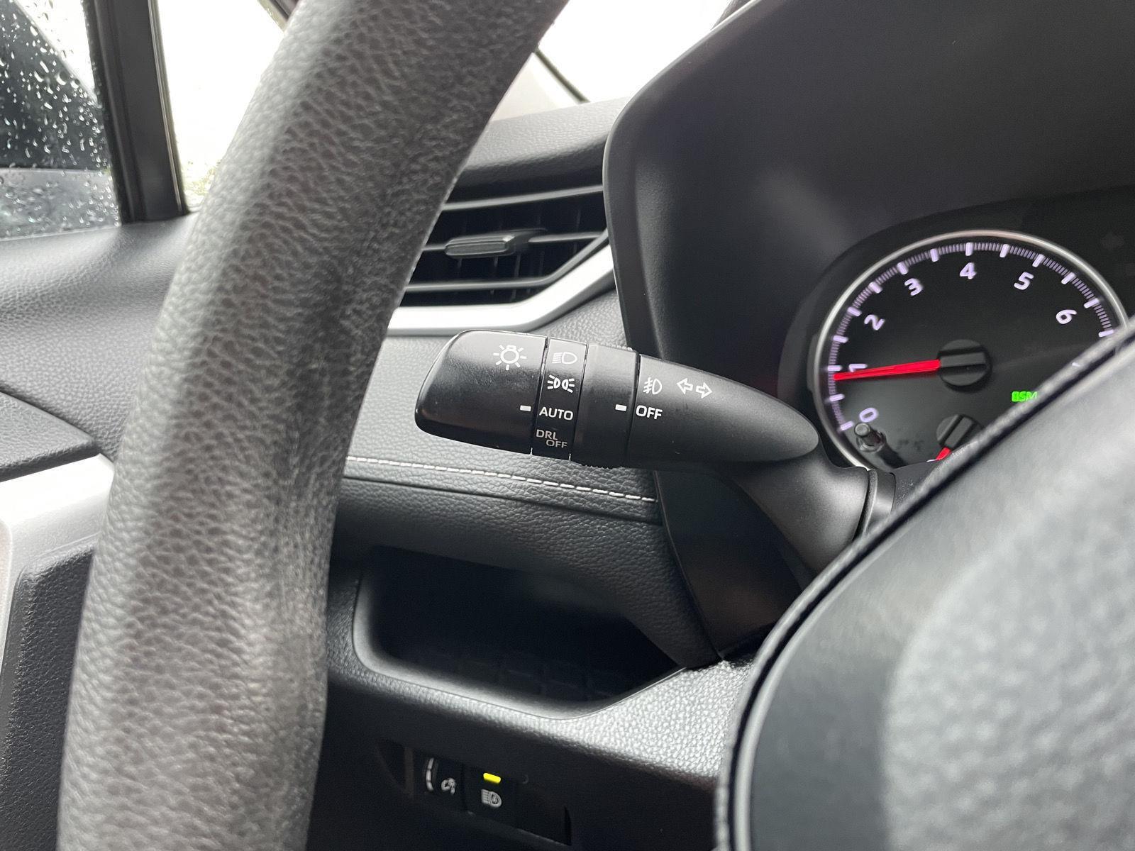 Vehicle photo 16