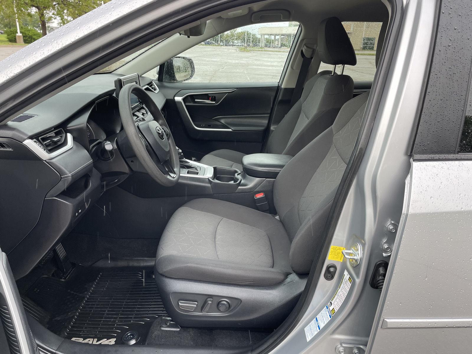 Vehicle photo 17