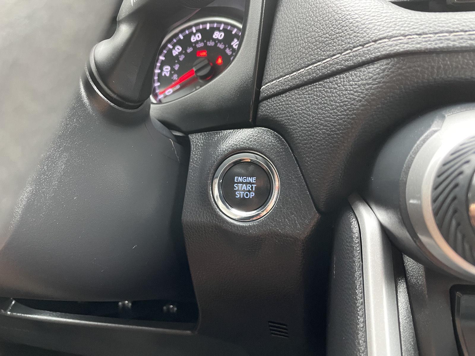 Vehicle photo 23