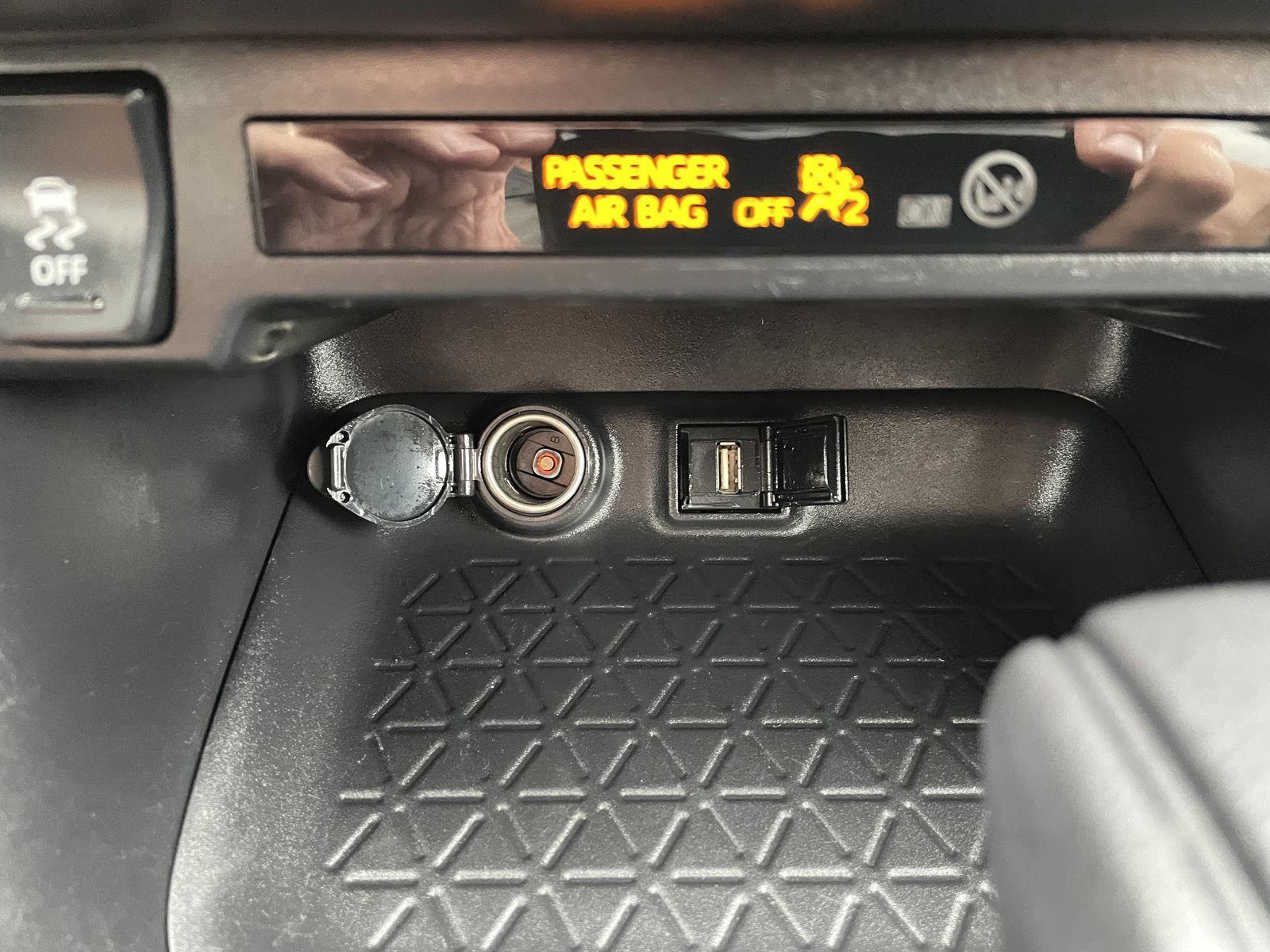 Vehicle photo 26
