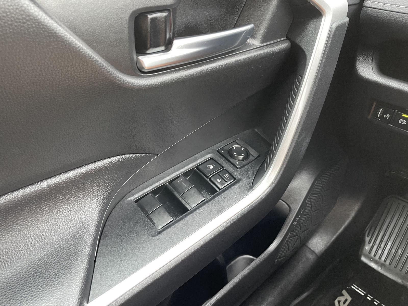 Vehicle photo 27