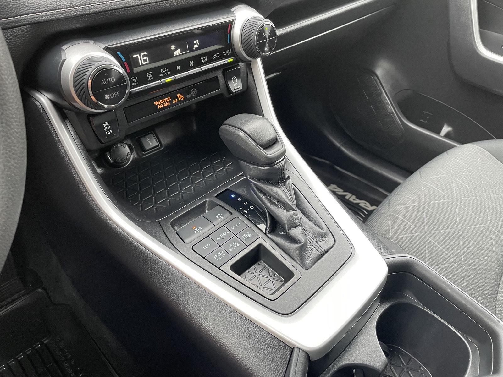 Vehicle photo 28