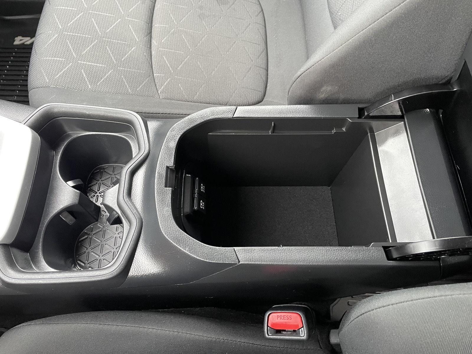 Vehicle photo 29