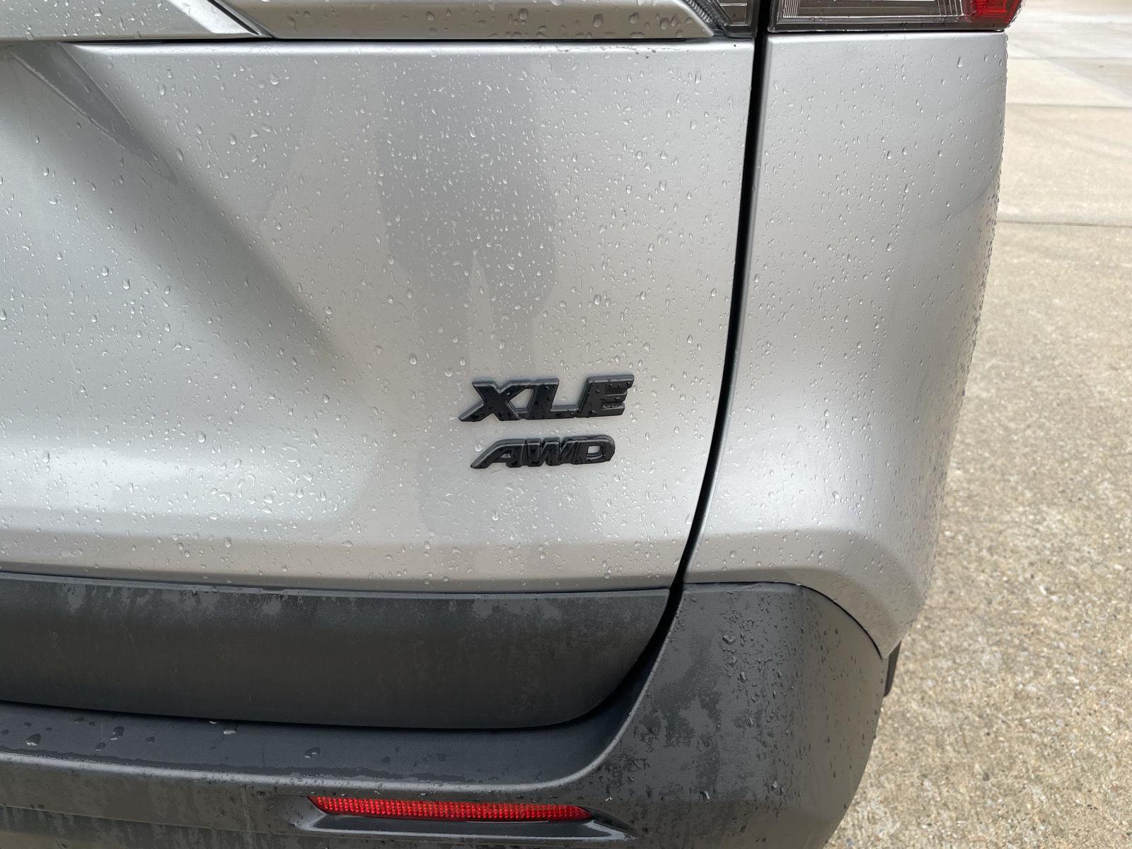 Vehicle photo 34