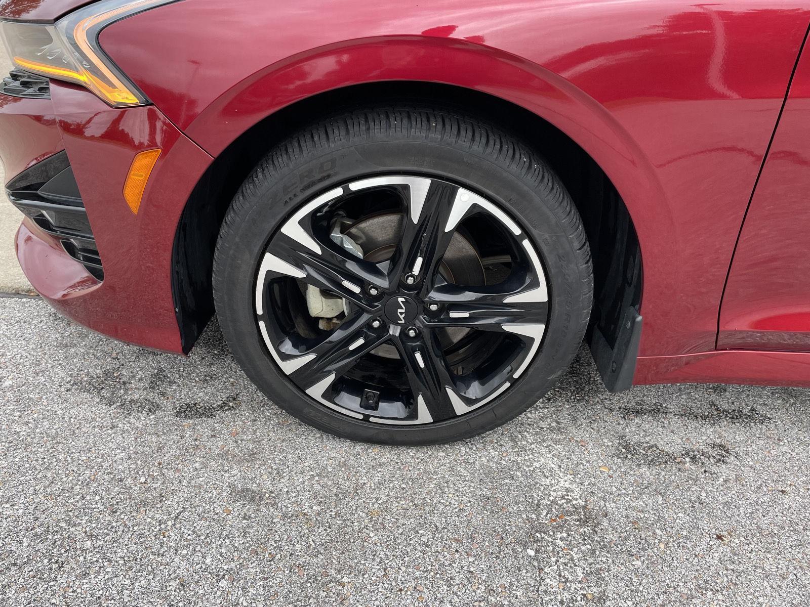 Vehicle photo 10