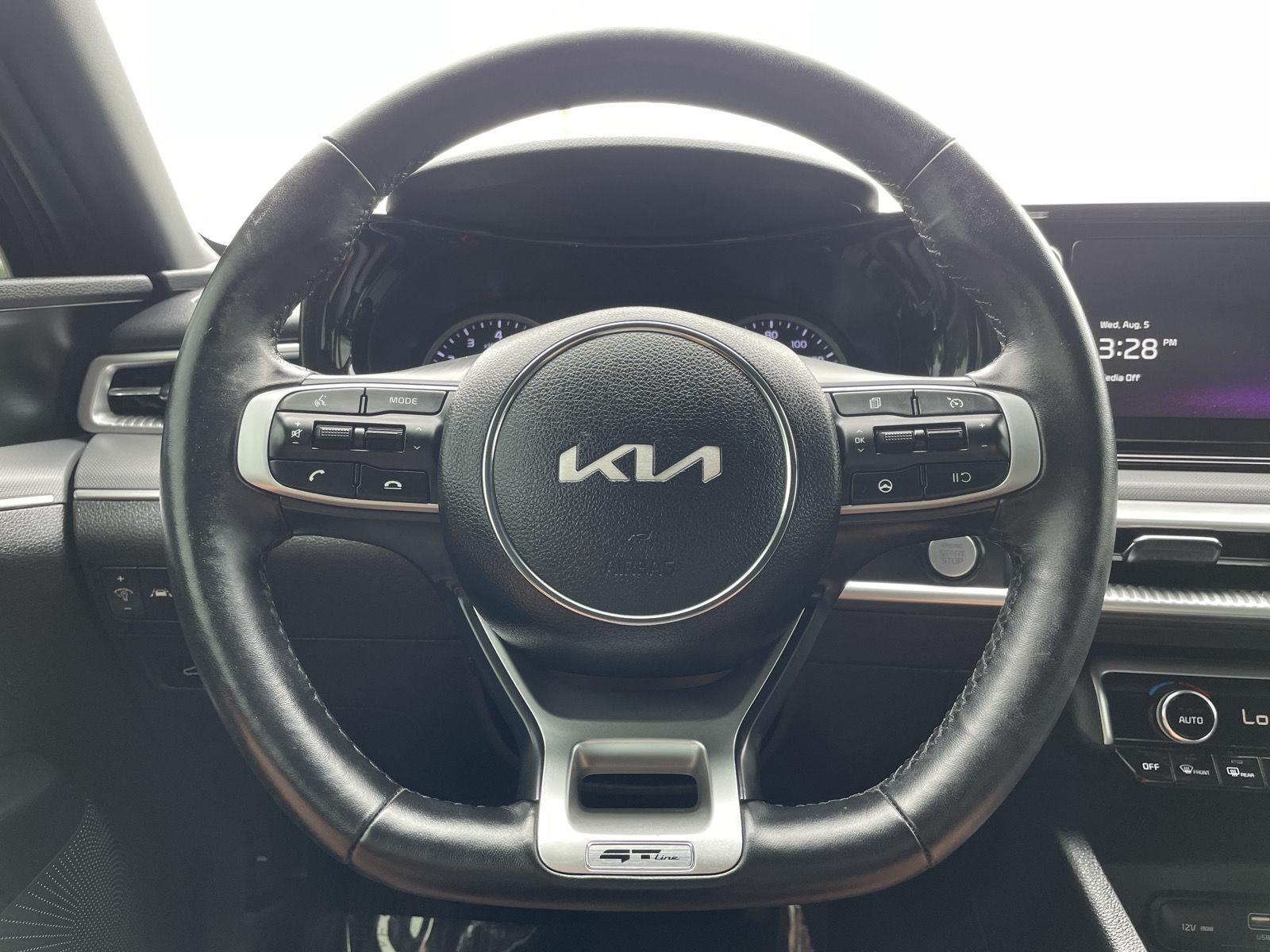 Vehicle photo 11