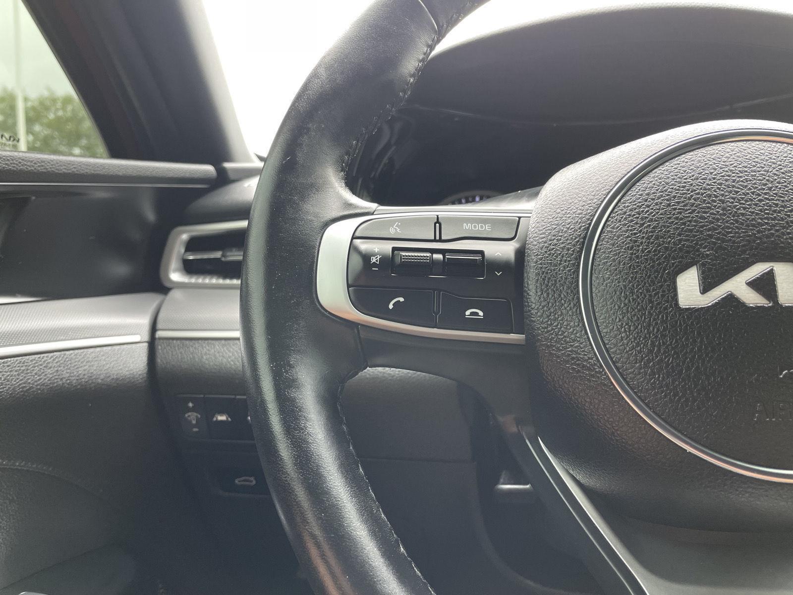 Vehicle photo 12