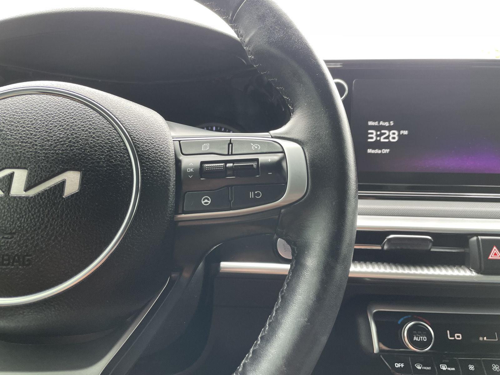 Vehicle photo 13