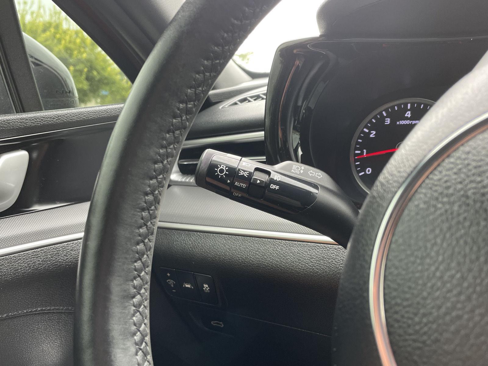 Vehicle photo 14