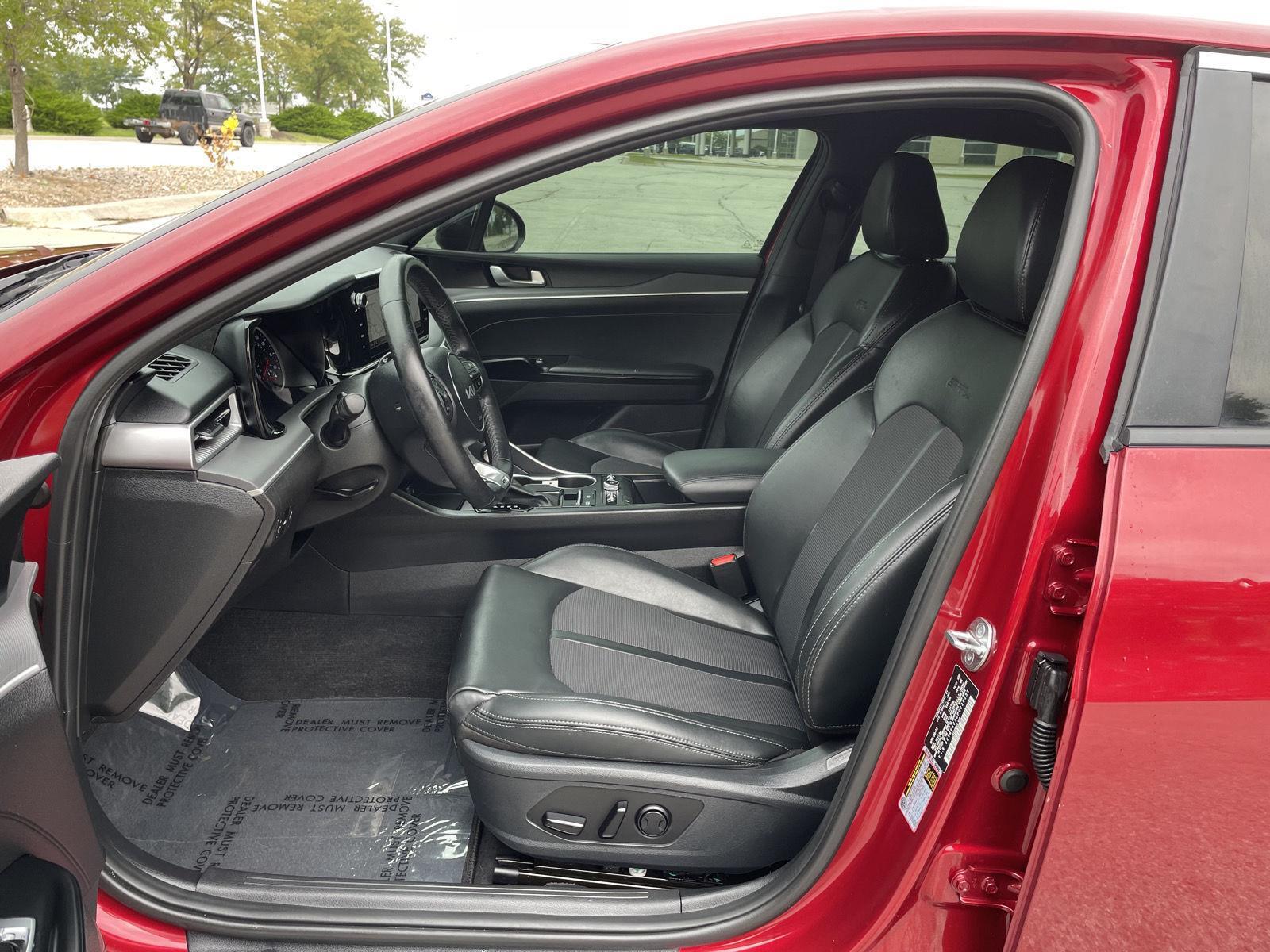Vehicle photo 15