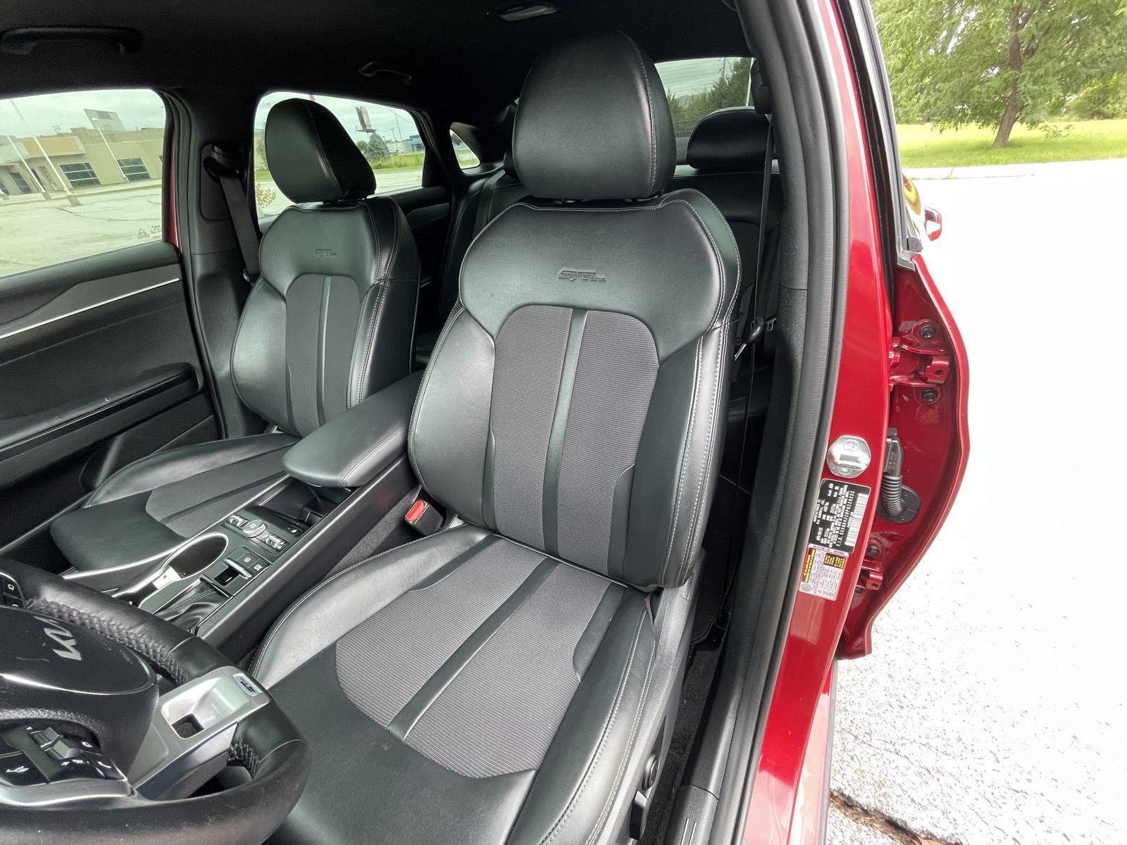 Vehicle photo 16