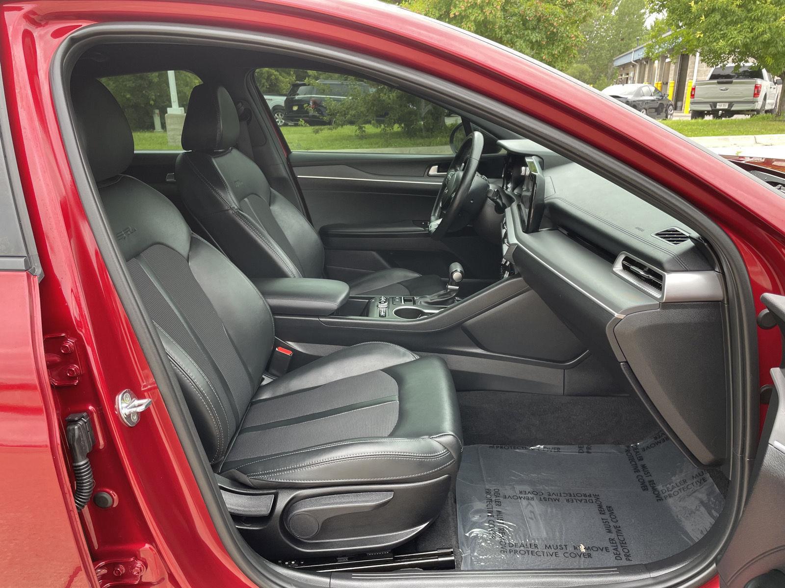 Vehicle photo 17