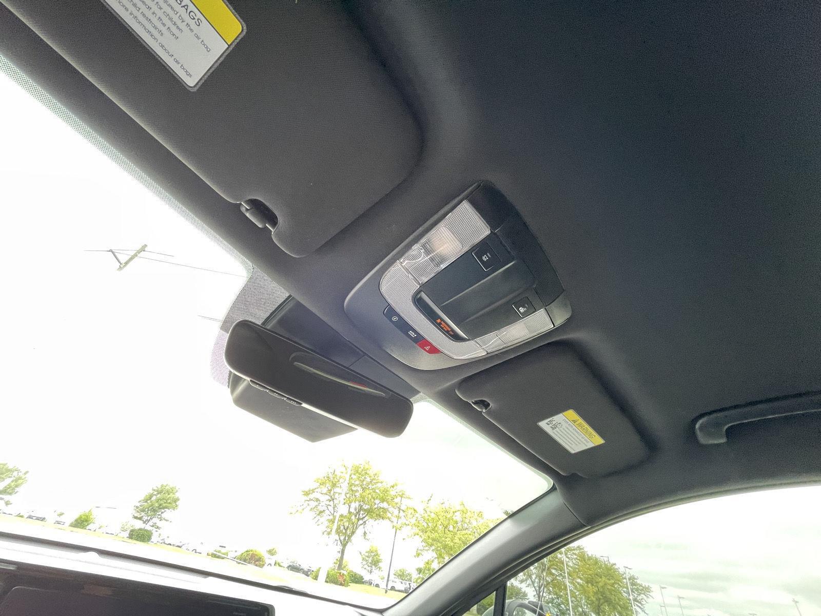Vehicle photo 19