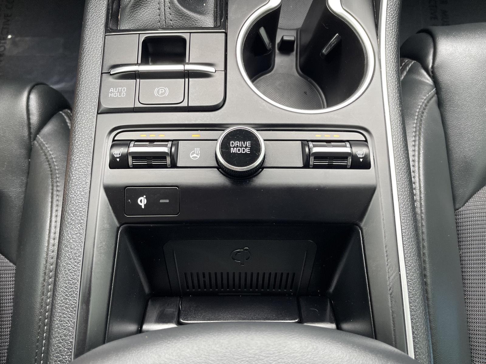 Vehicle photo 25
