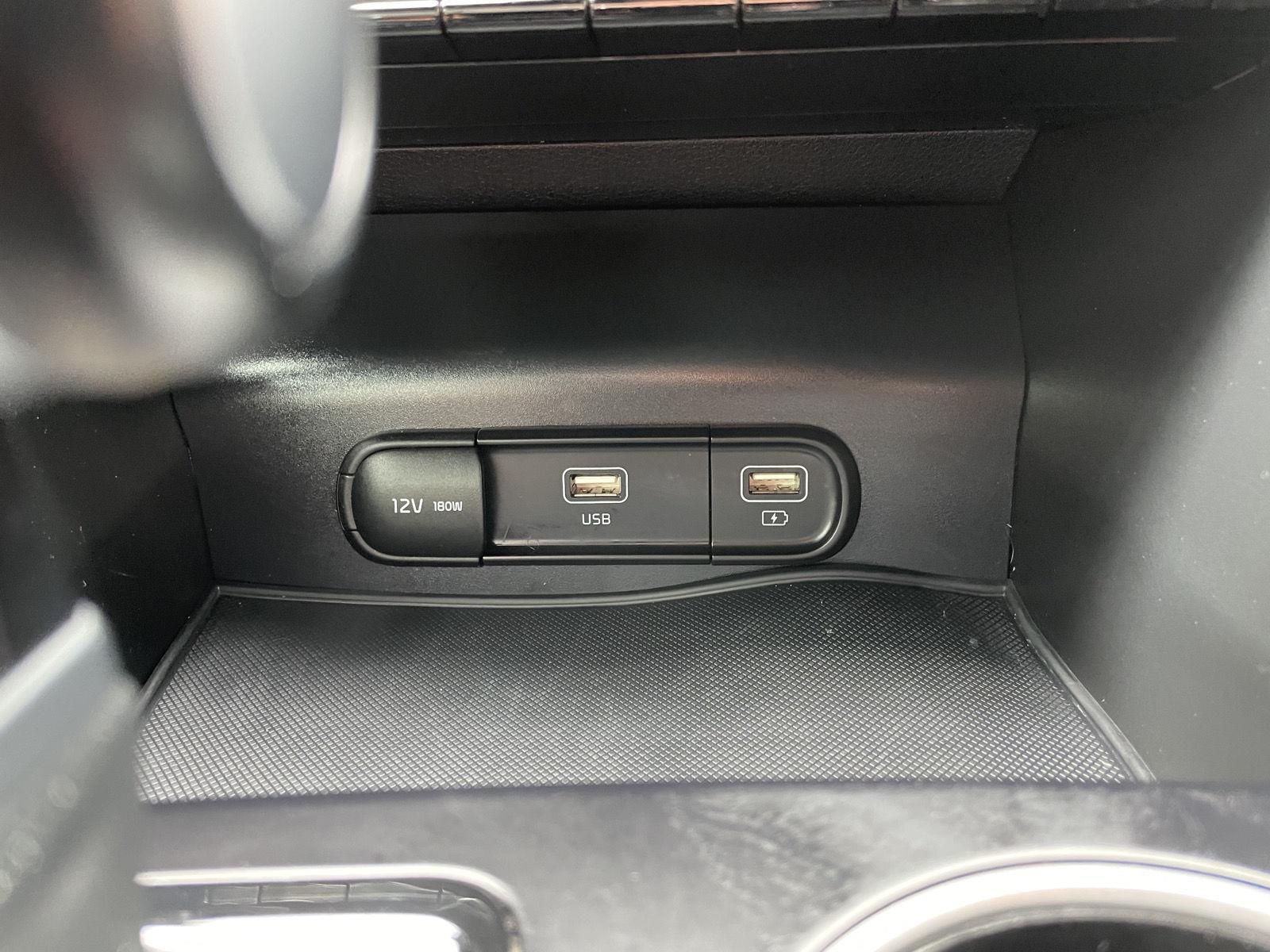 Vehicle photo 26