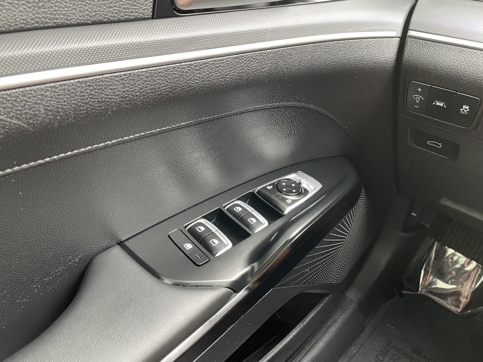 Vehicle photo 27