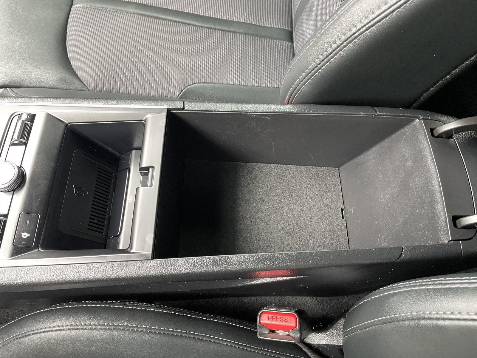 Vehicle photo 29