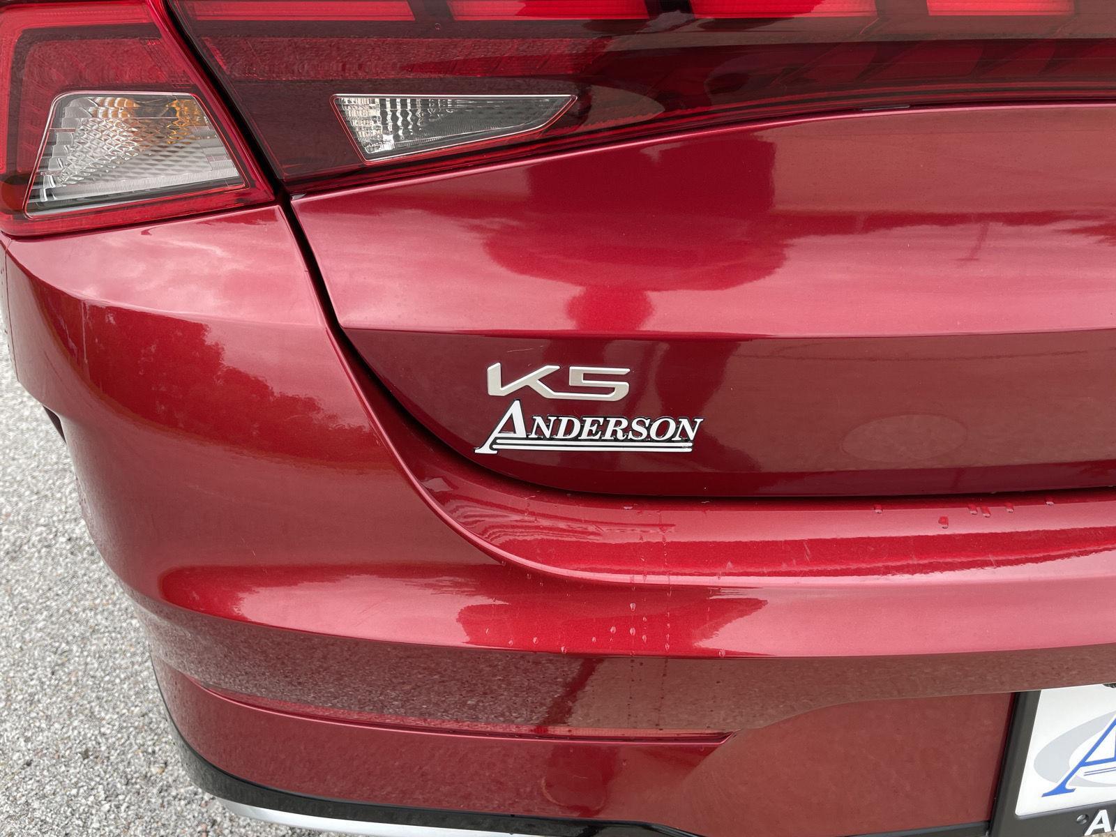 Vehicle photo 33