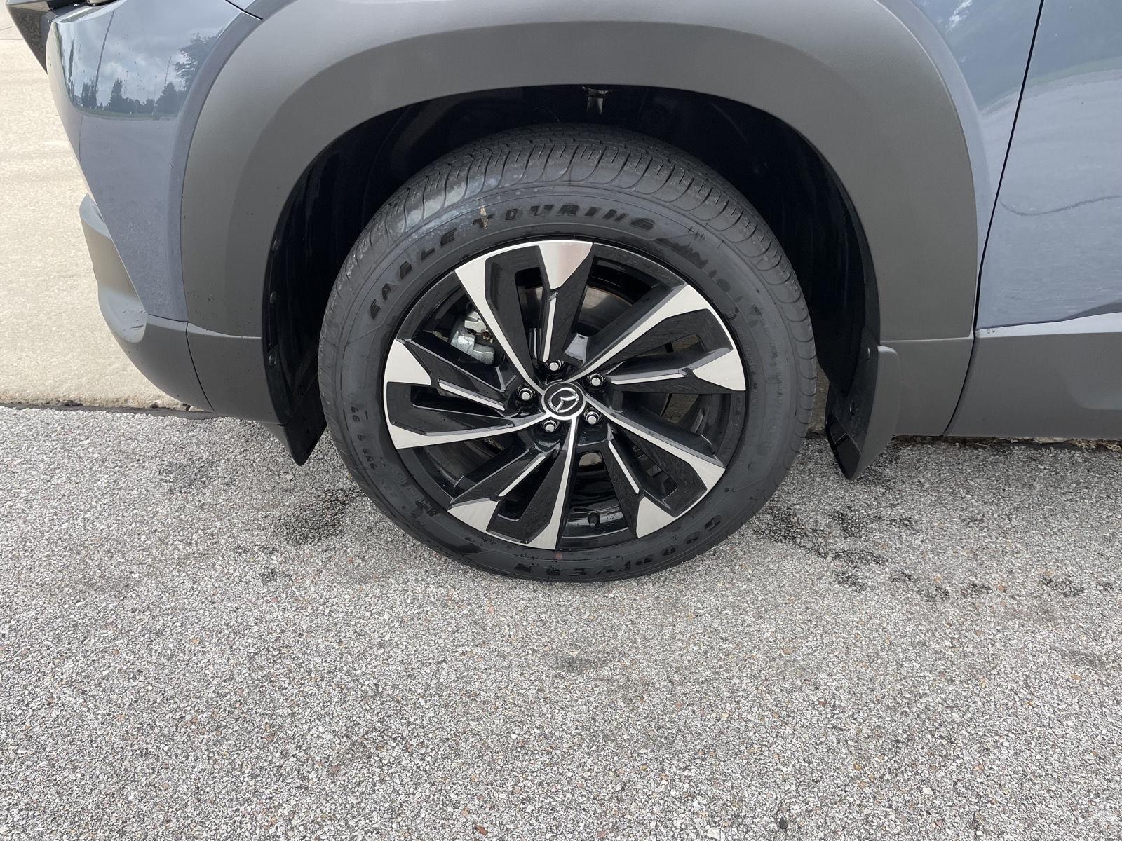 Vehicle photo 10