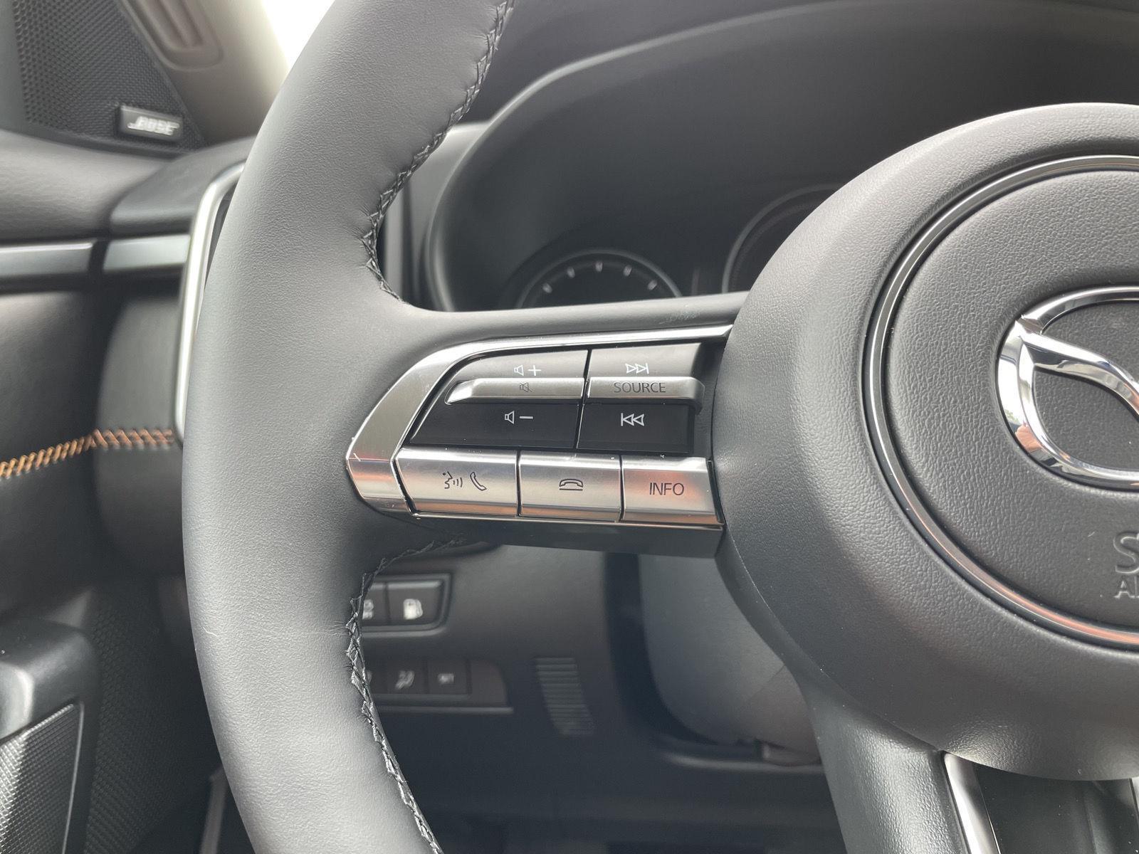 Vehicle photo 12