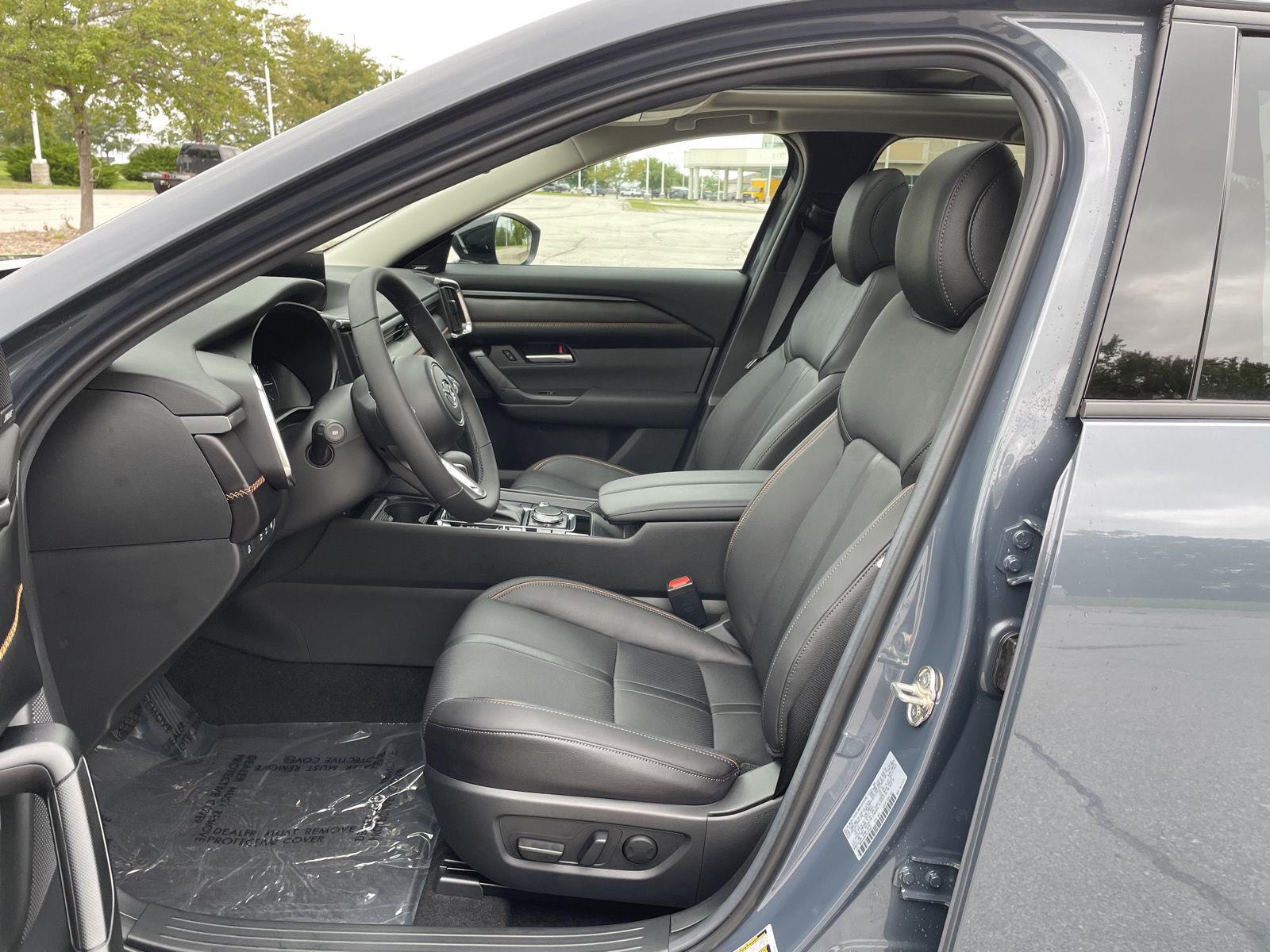 Vehicle photo 16