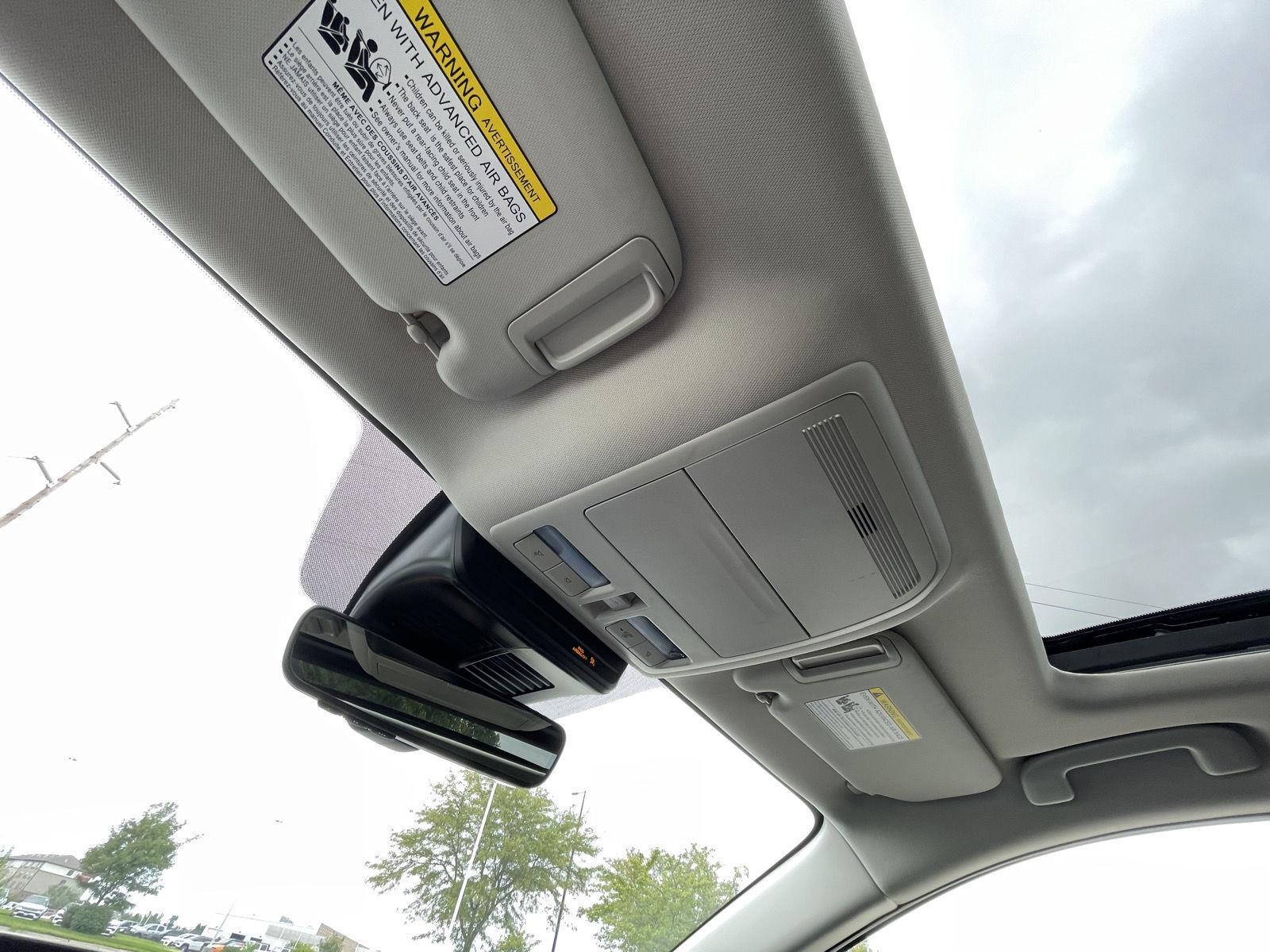 Vehicle photo 21