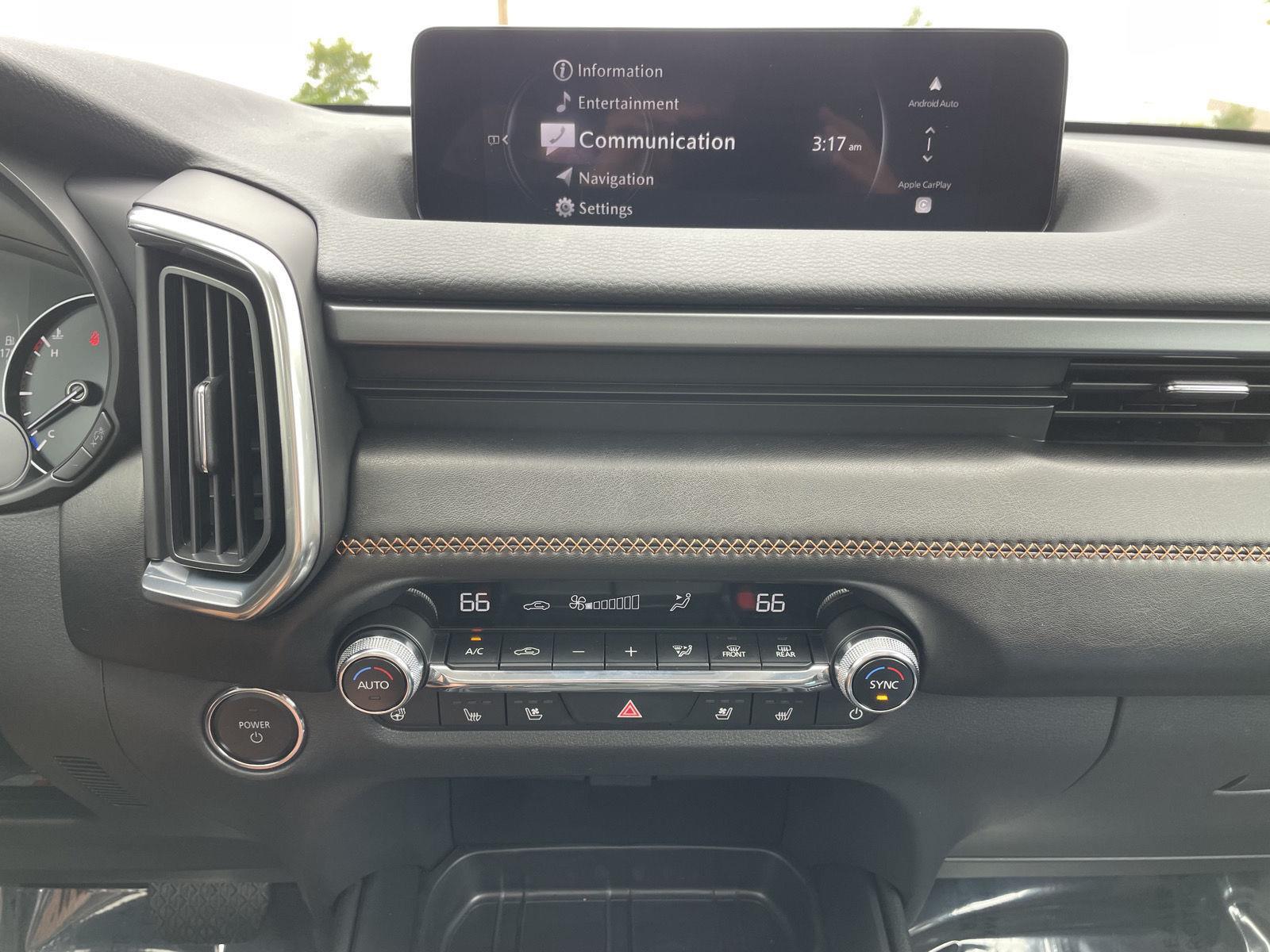 Vehicle photo 23