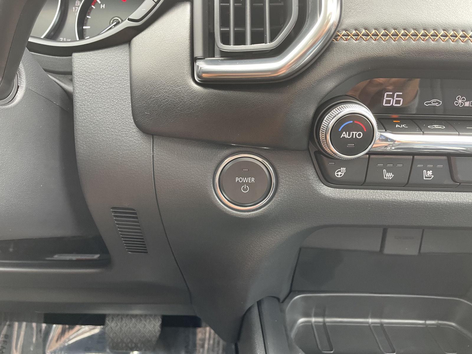 Vehicle photo 25