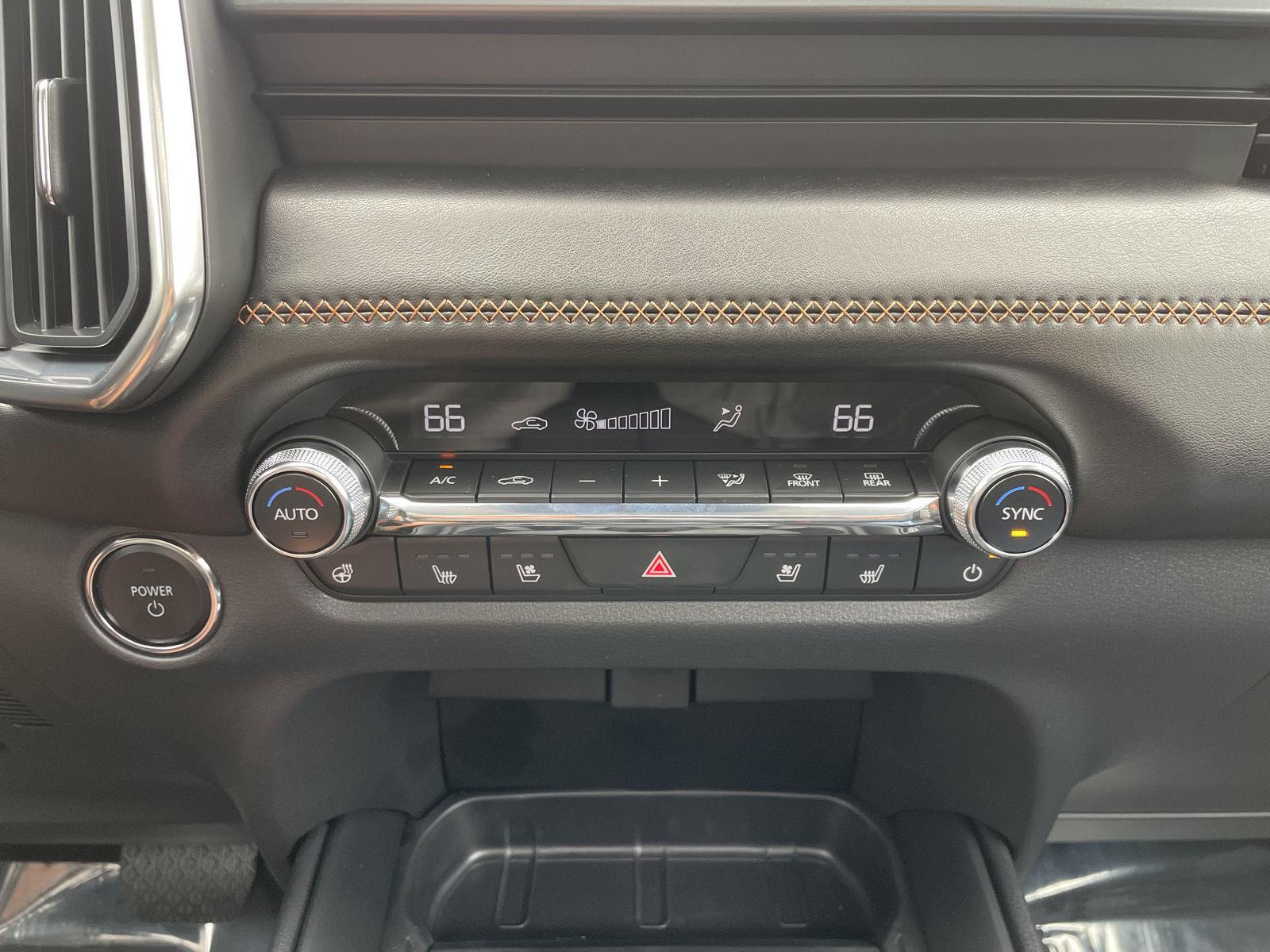 Vehicle photo 26