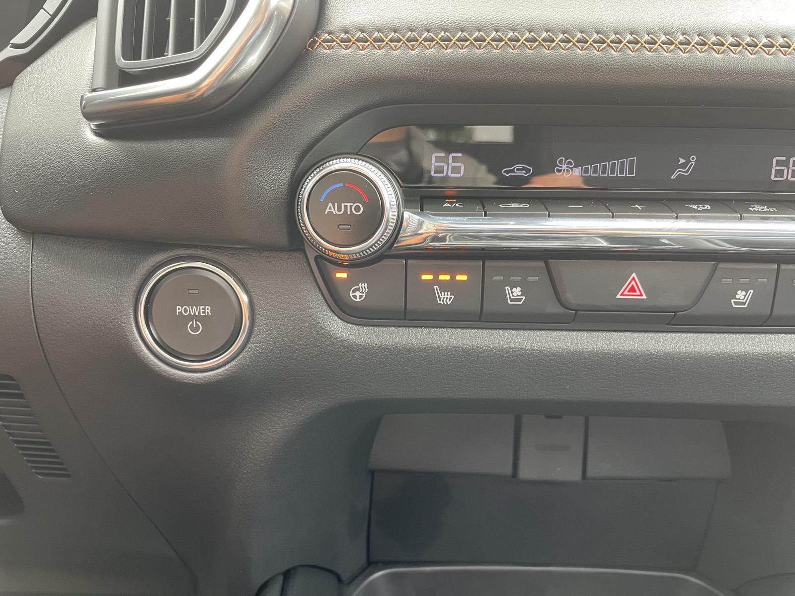 Vehicle photo 27