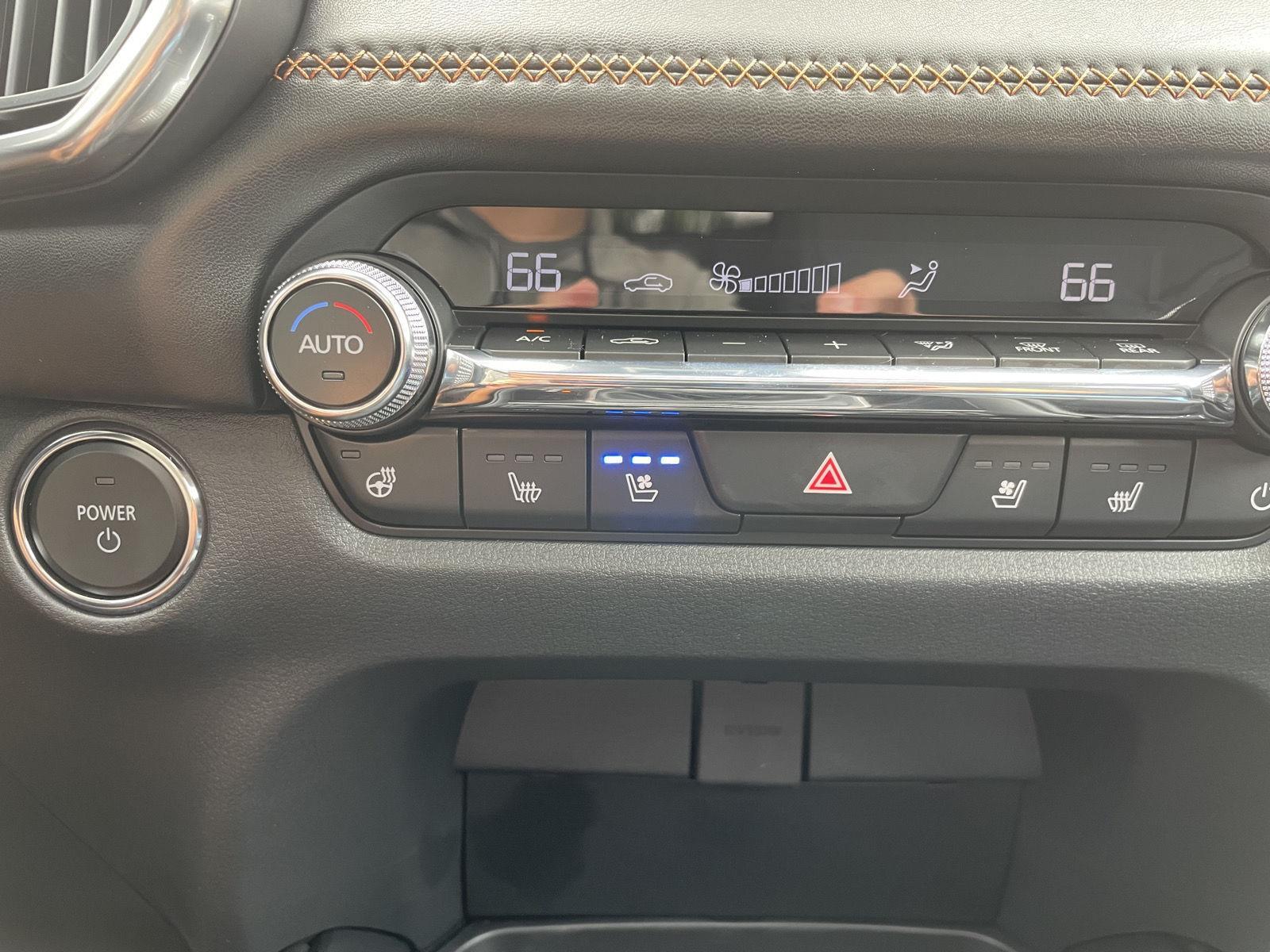 Vehicle photo 28