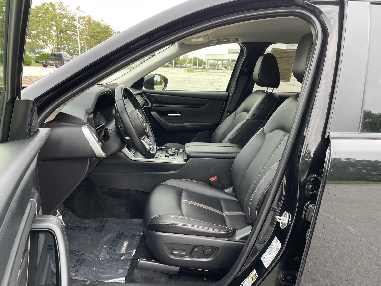 Vehicle photo 17