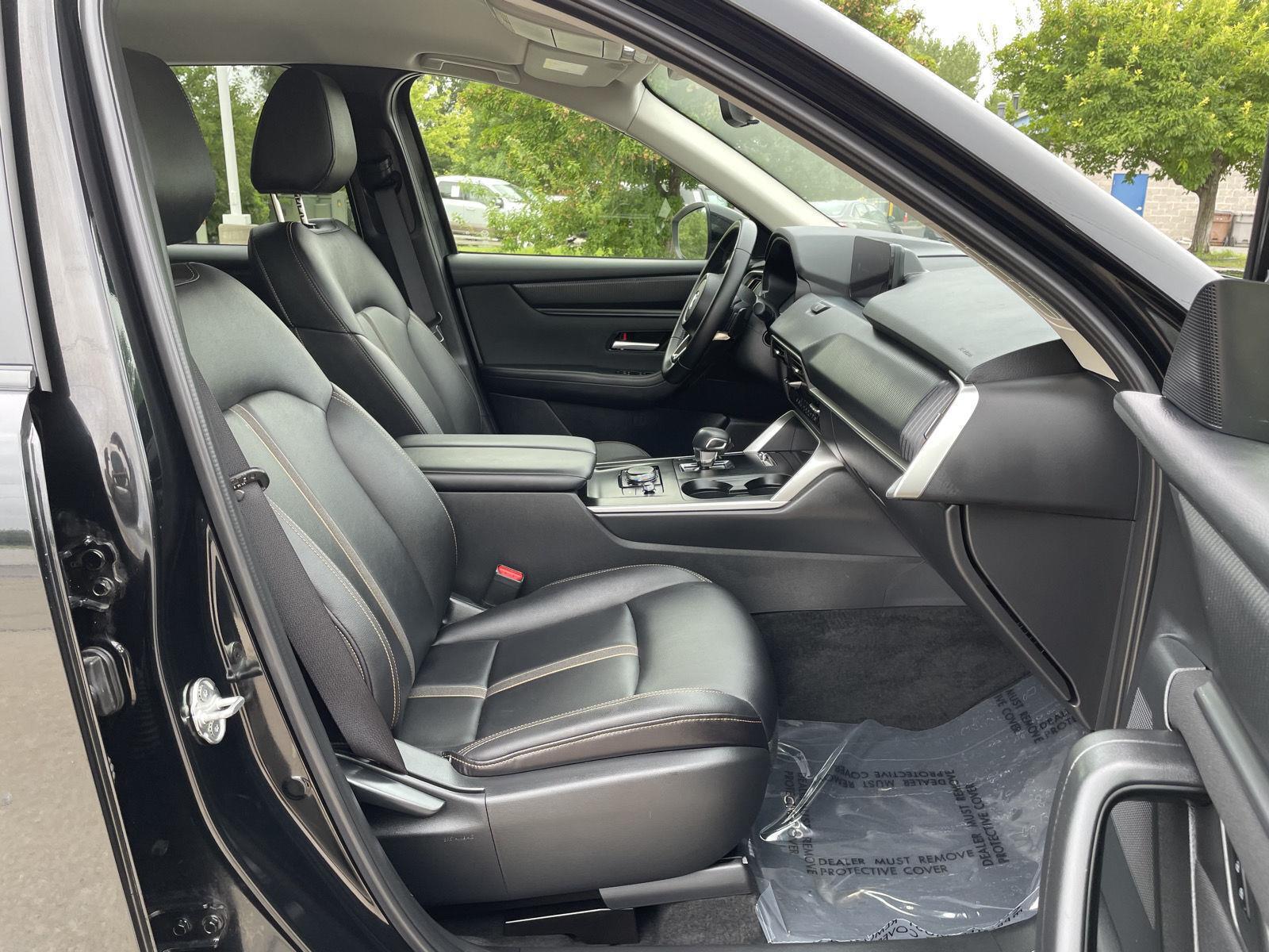 Vehicle photo 19