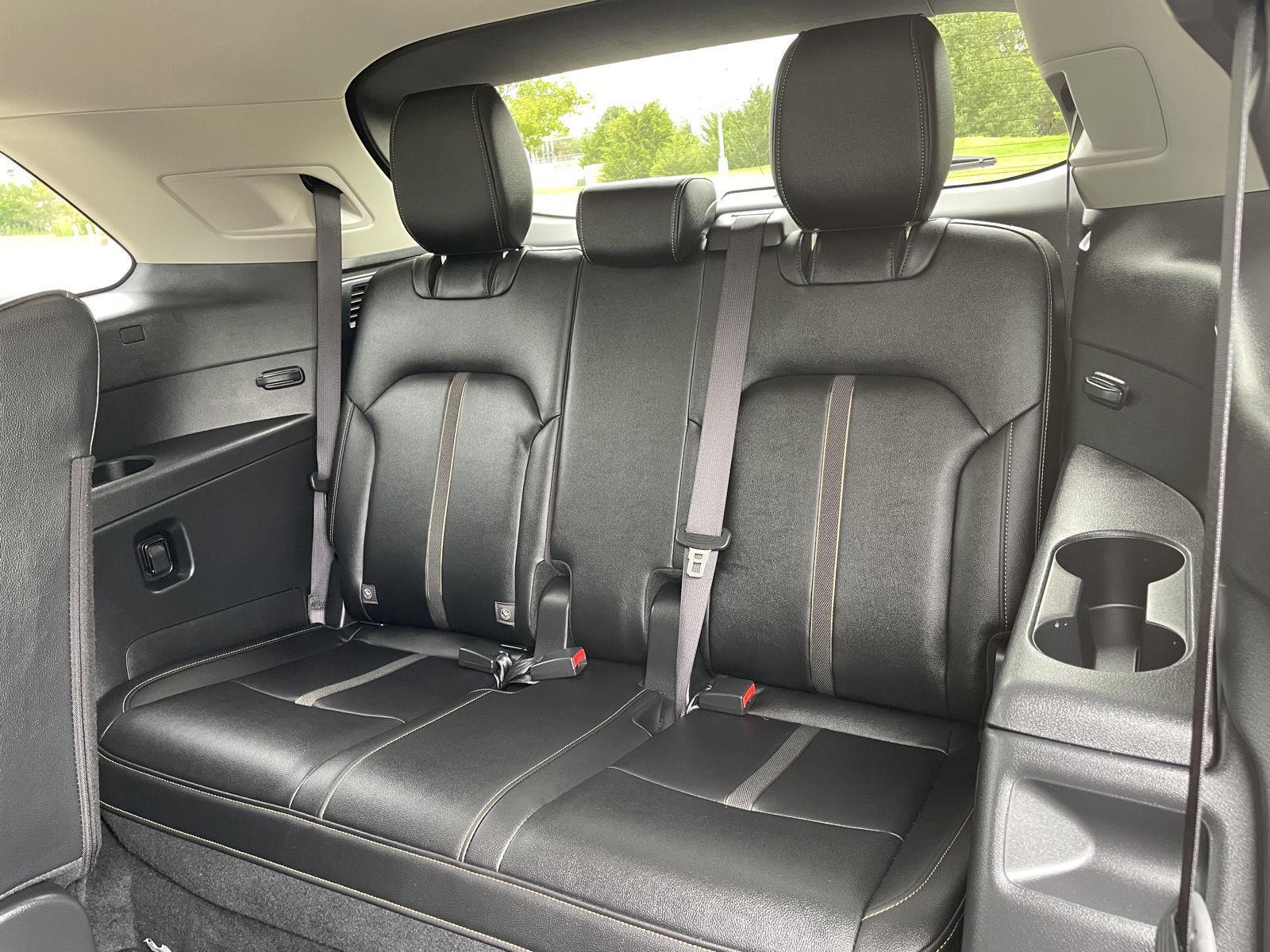 Vehicle photo 21