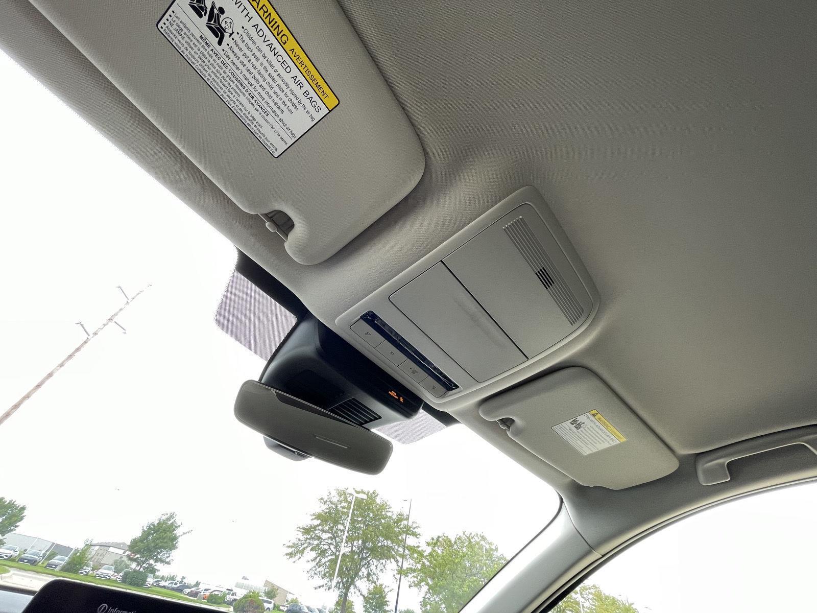 Vehicle photo 22